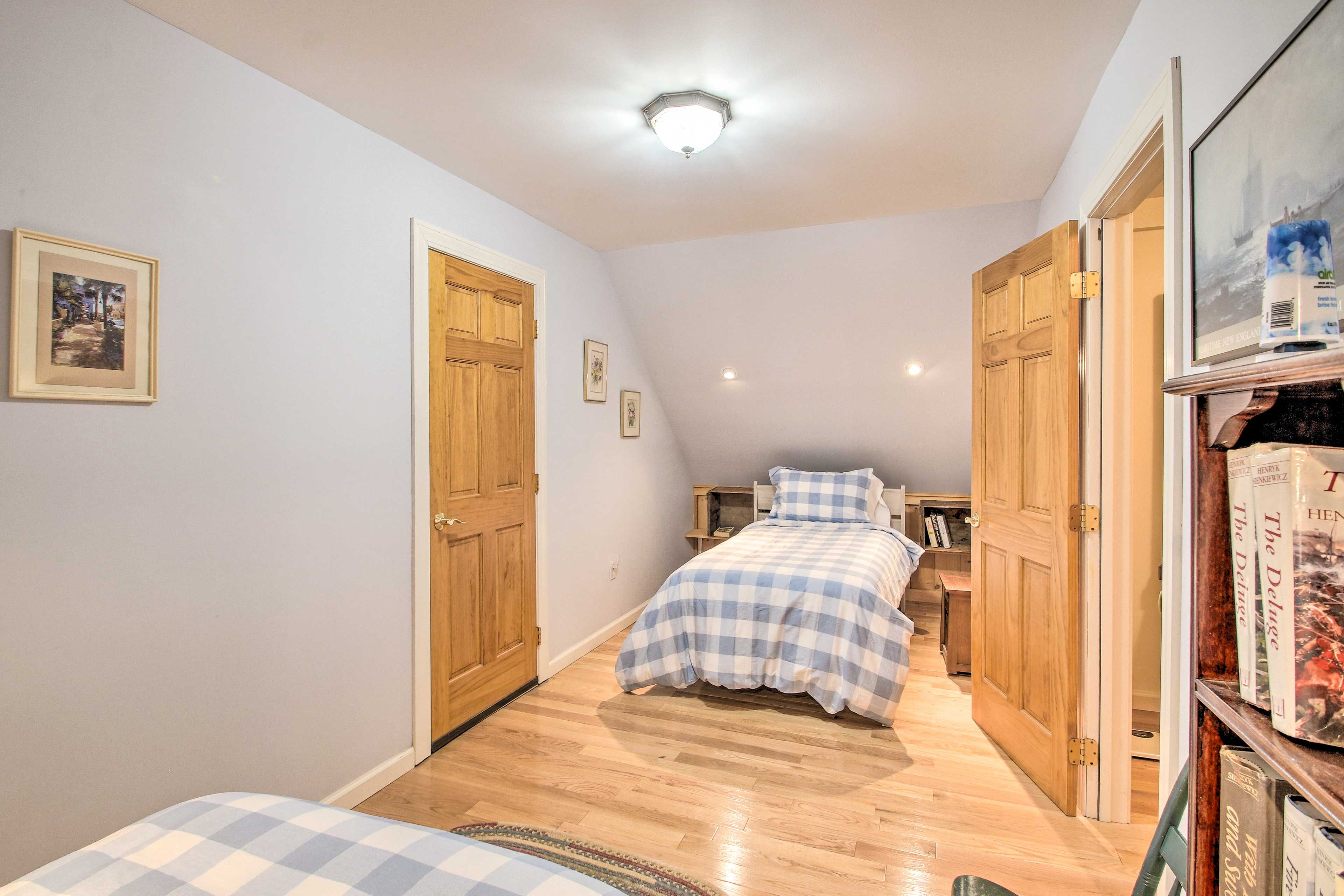 Bedroom 3 | 2nd Floor | Adjoined to Bedroom 1