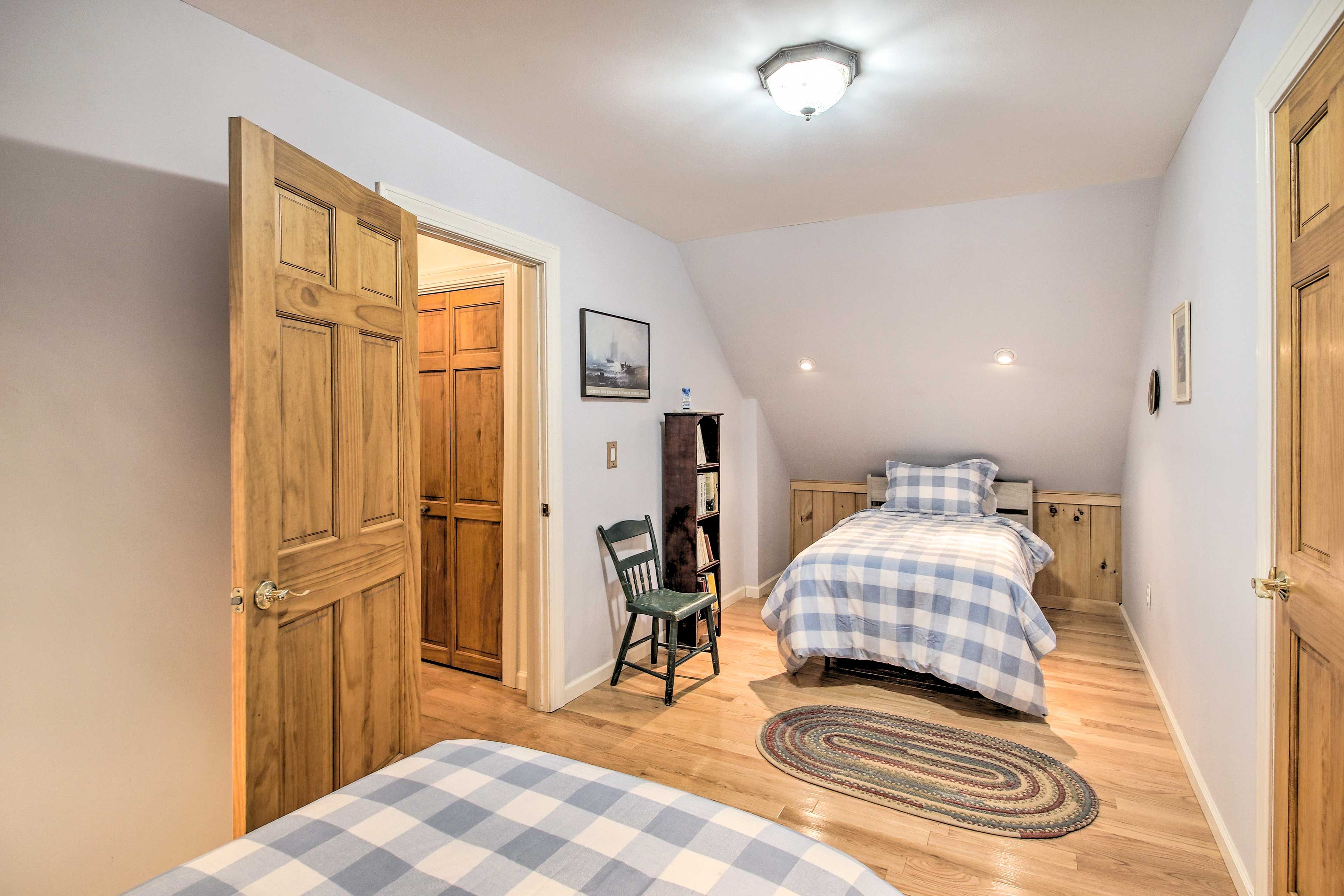 Bedroom 3 | 2nd Floor | 2 Twin Beds | Adjoined to Bedroom 1 | Bookshelf | Books