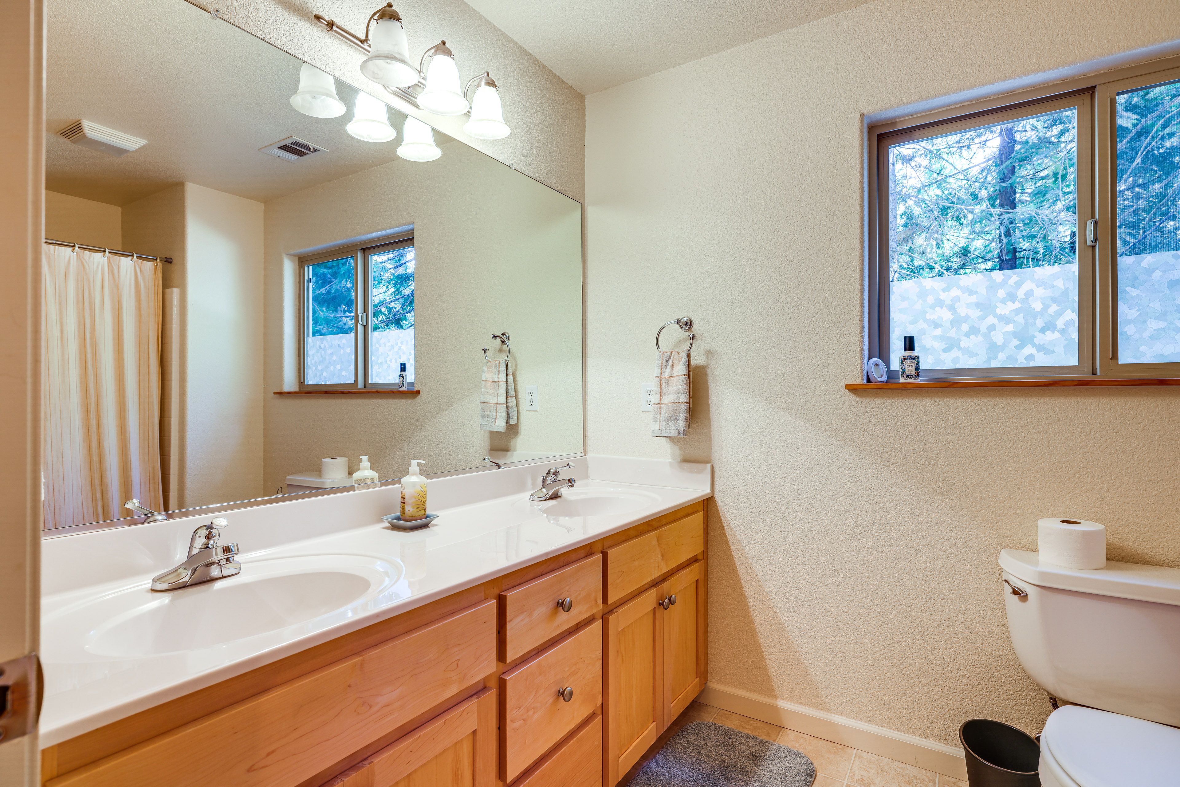 Full Bathroom | 2nd Floor