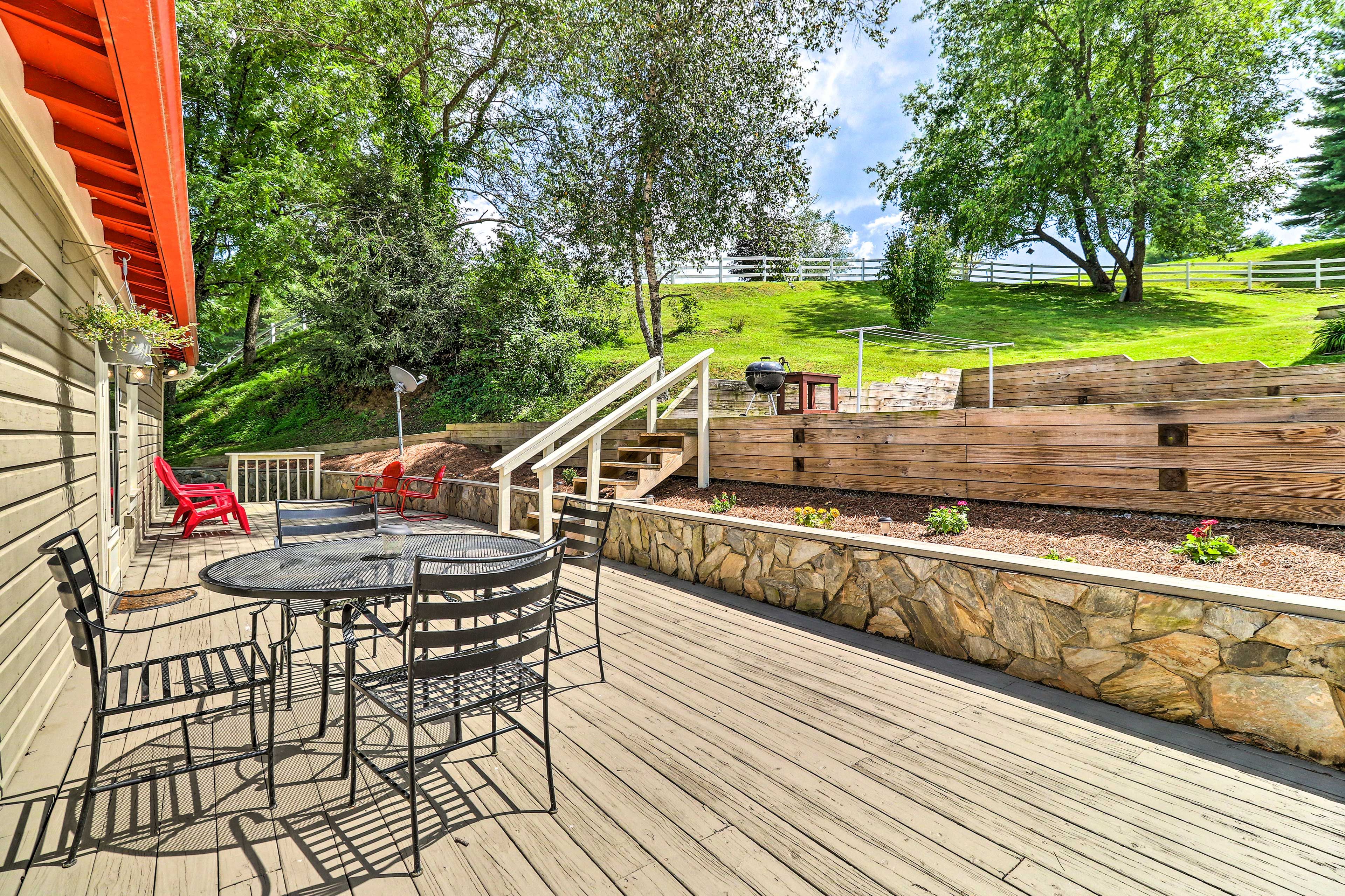 Spacious Deck | Charcoal Grill