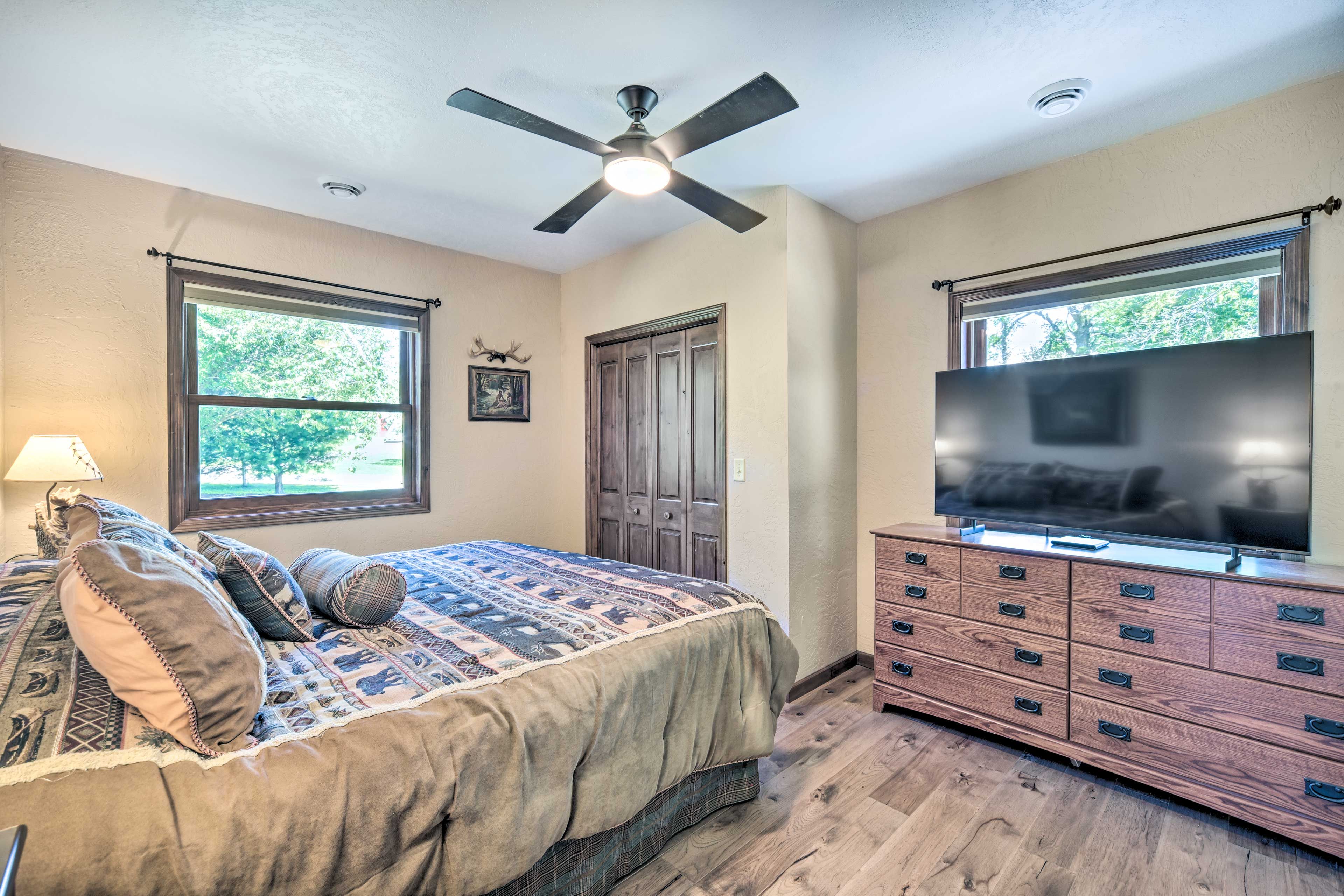 Bedroom 1 | King Bed