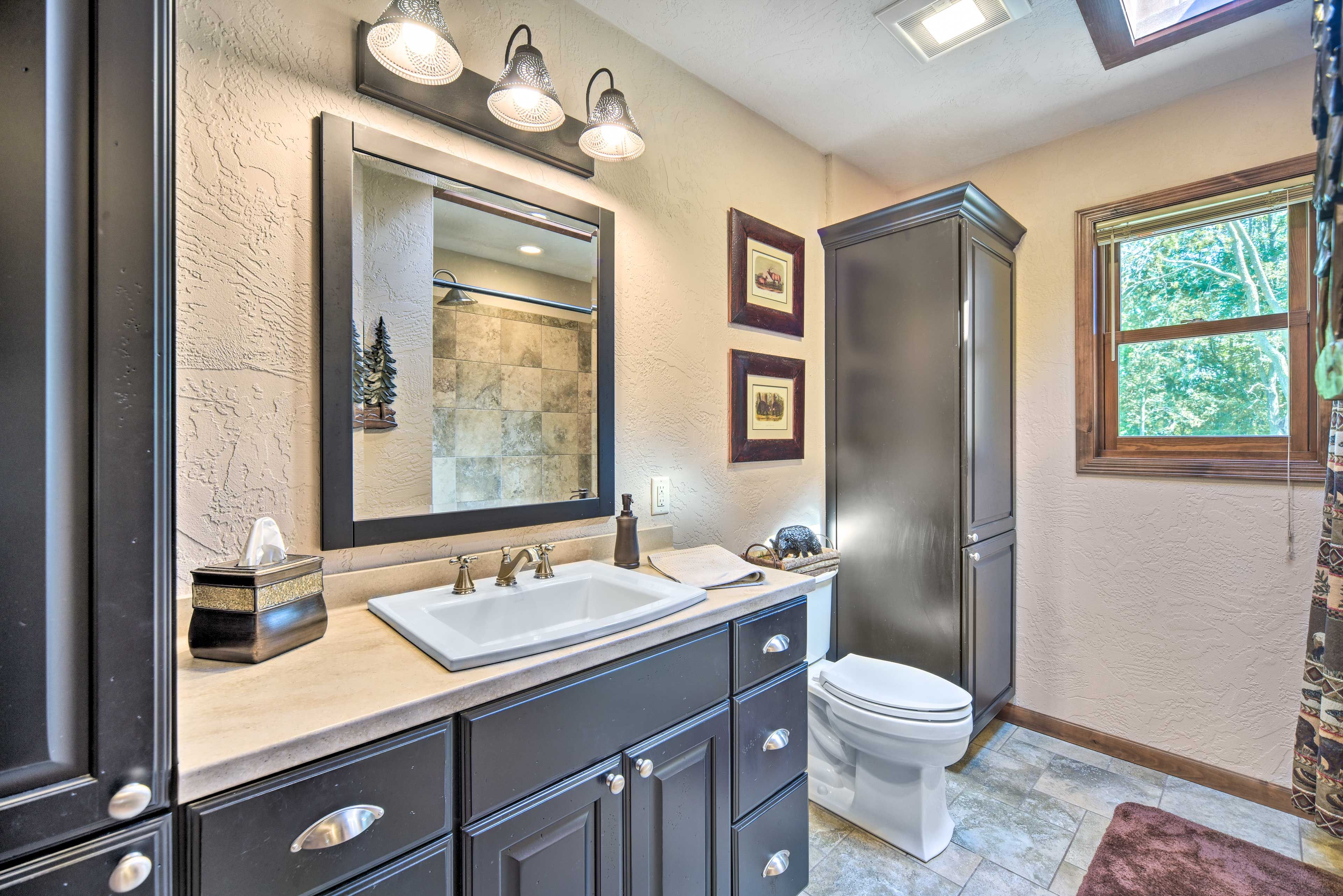 En-Suite Bathroom | Complimentary Toiletries