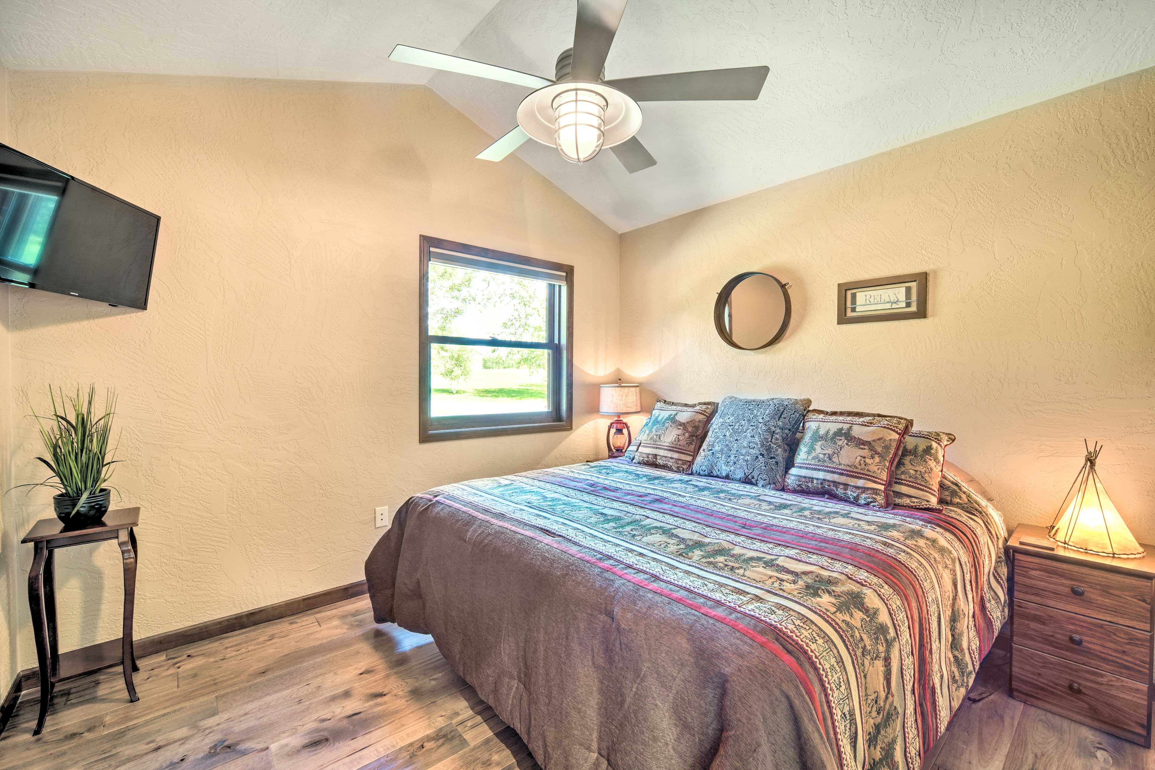 Bedroom 2 | King Bed