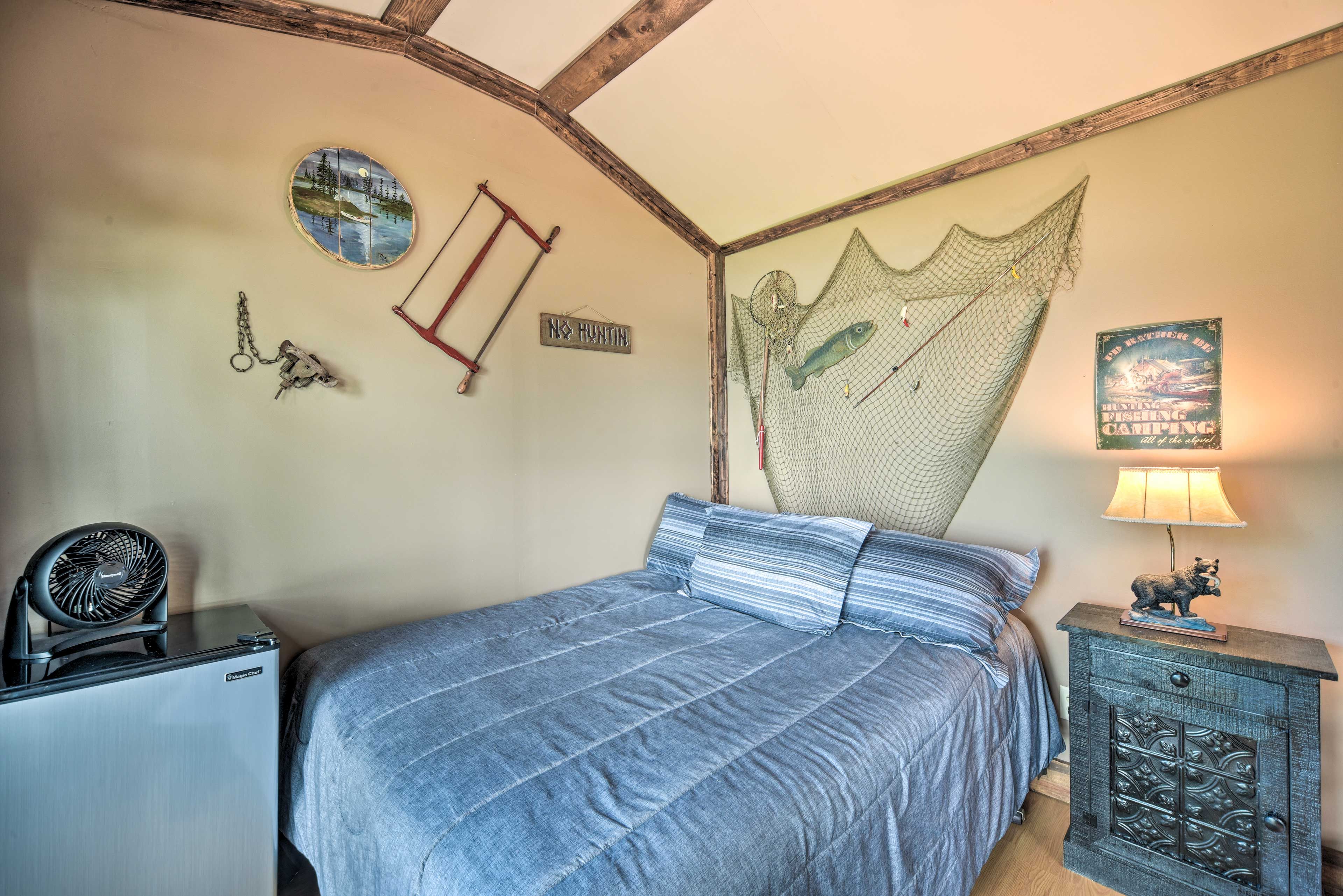 Bedroom 3 (Bunkhouse 1) | Queen Bed