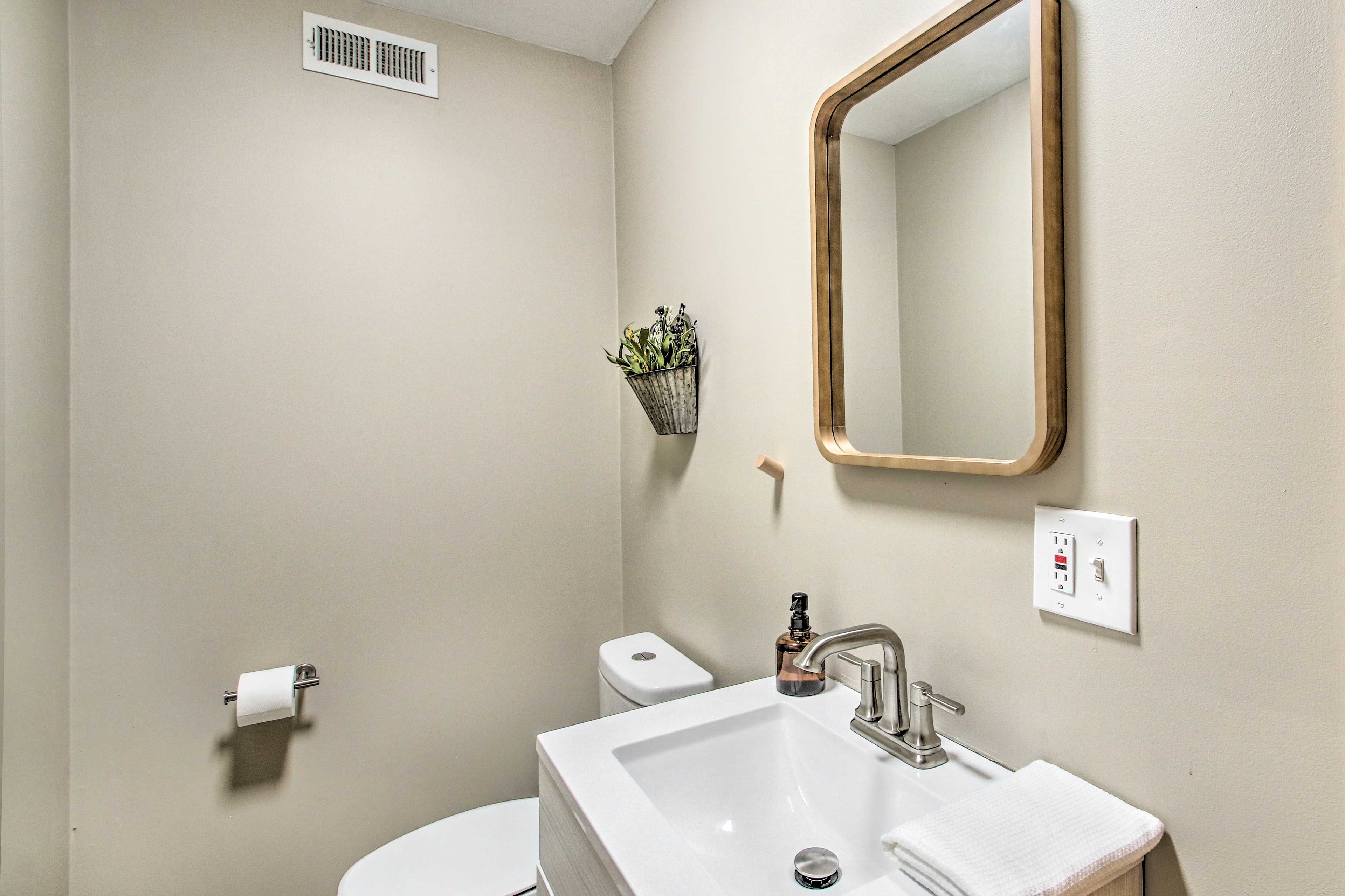 Half Bathroom | 1st Floor