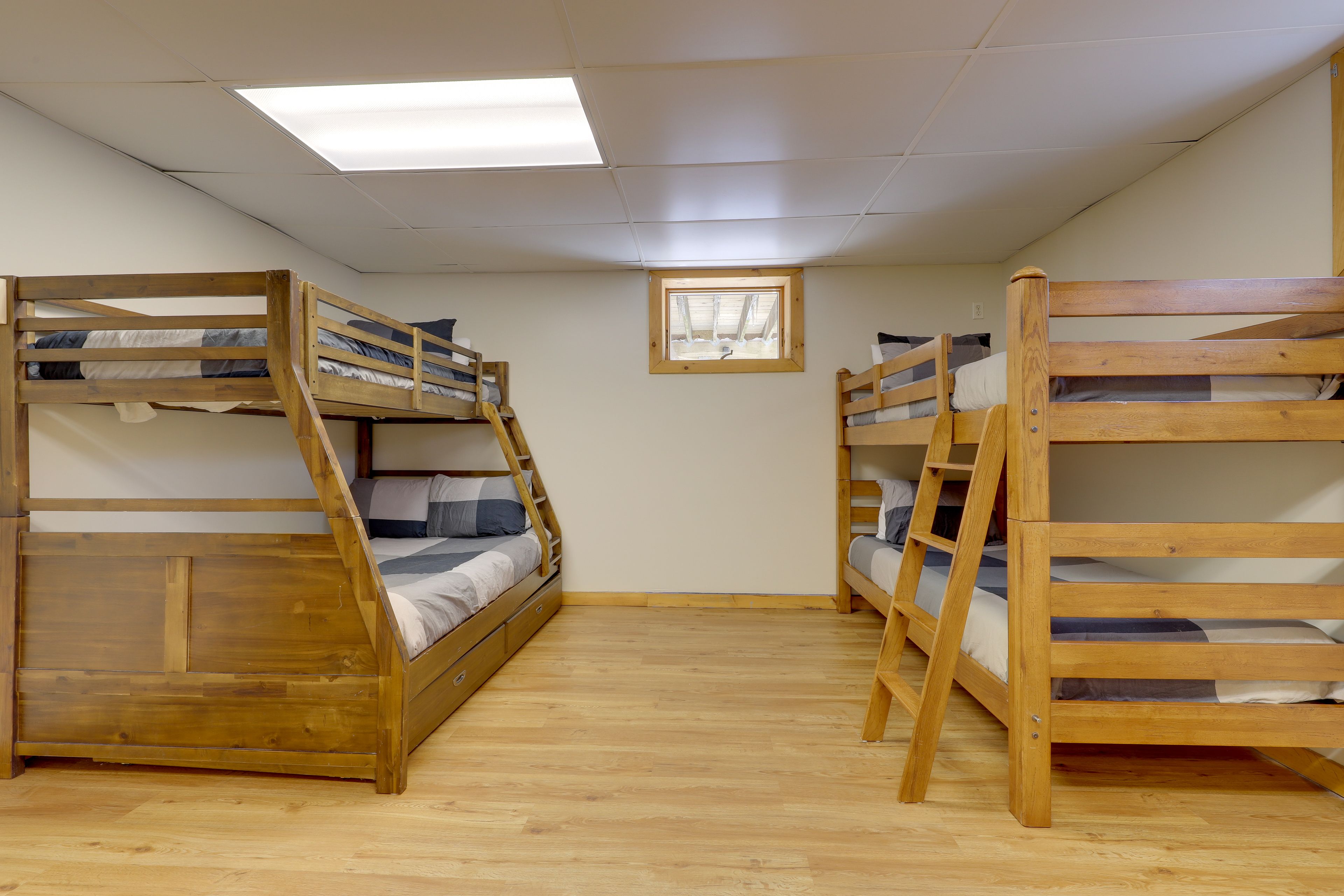 Bedroom 5 | Twin Bunk Bed | Twin/Full Bunk Bed