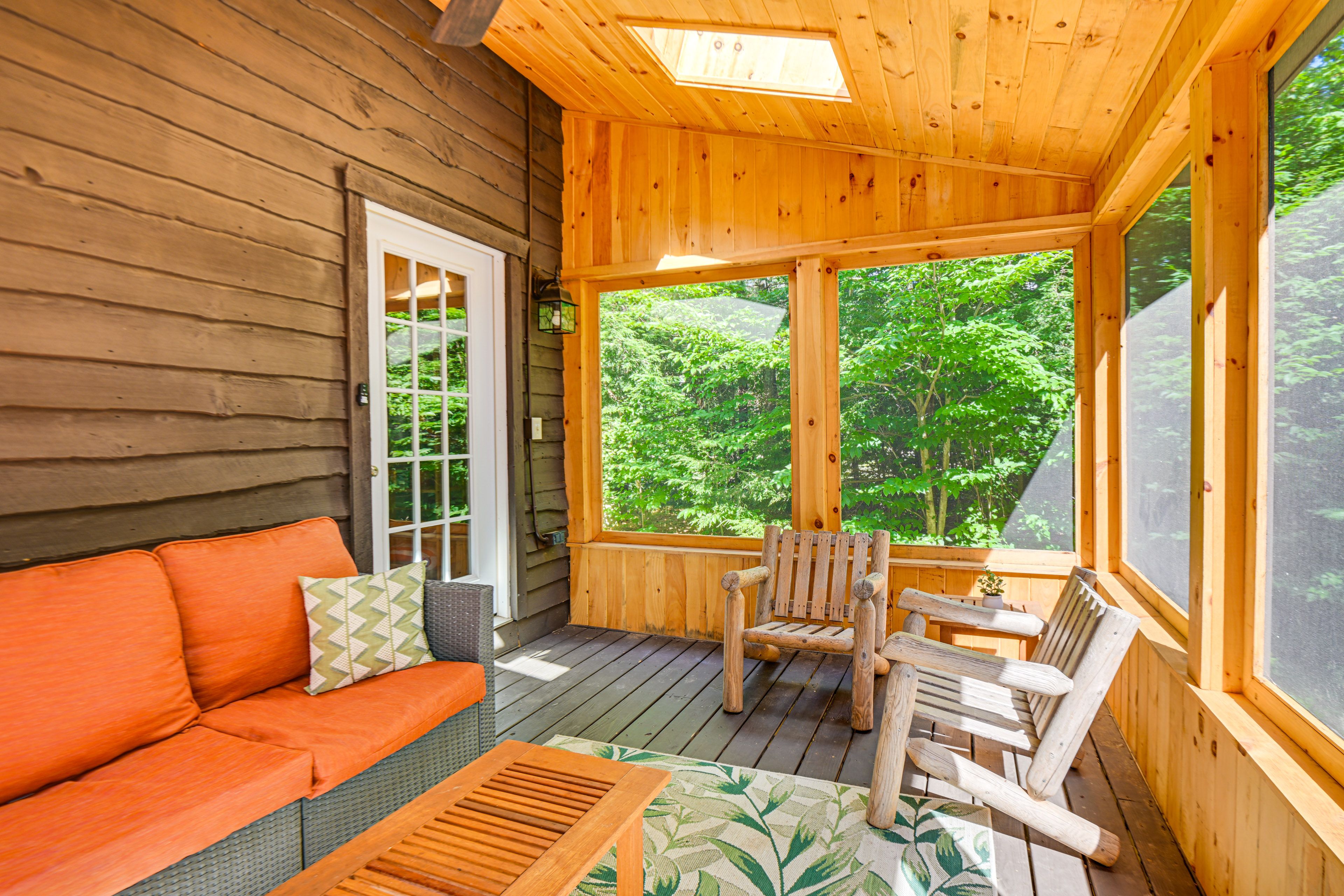 Screened-In Porch