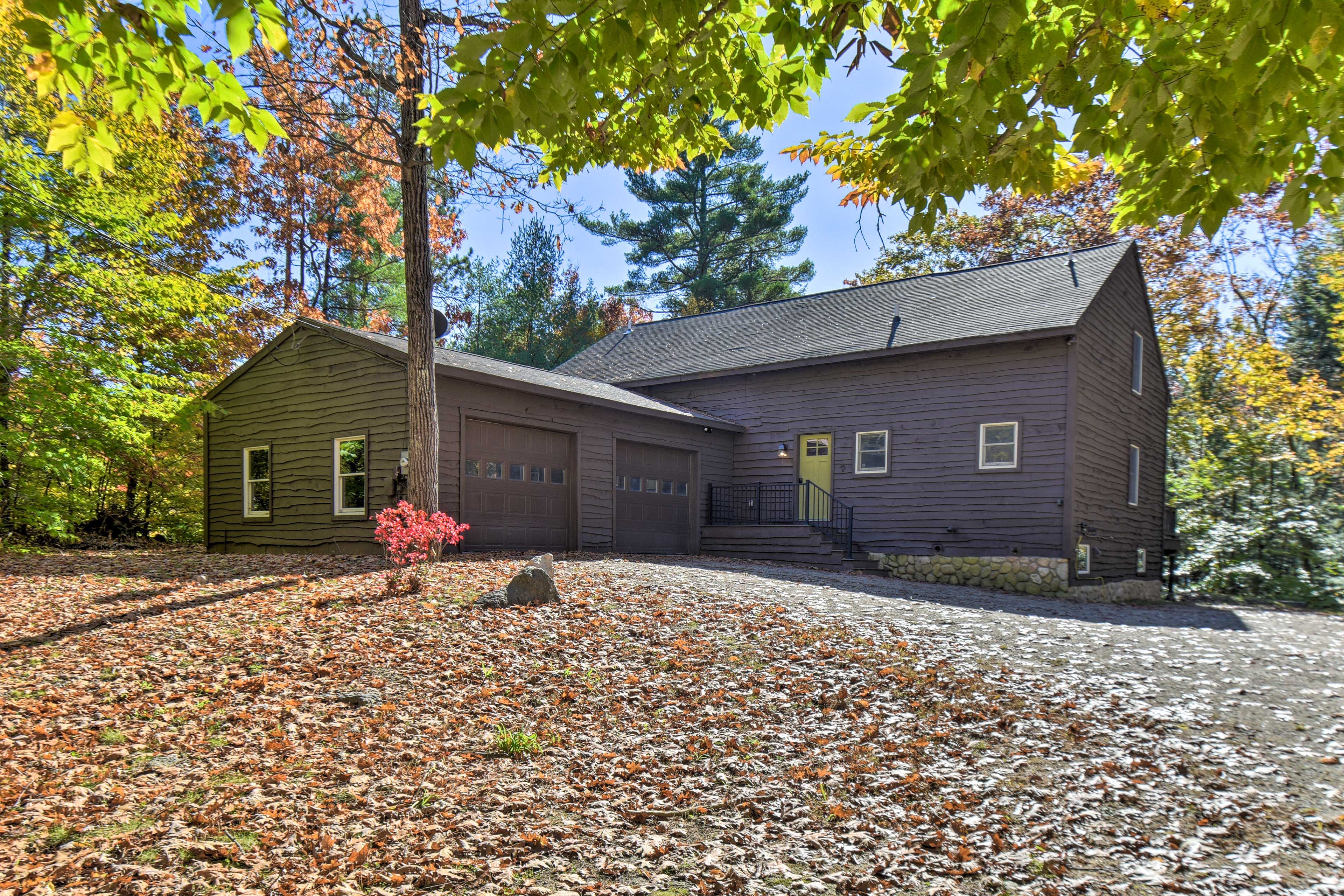 Exterior in Fall | Parking | Garage (1 Vehicle) | Driveway (5 Vehicles)