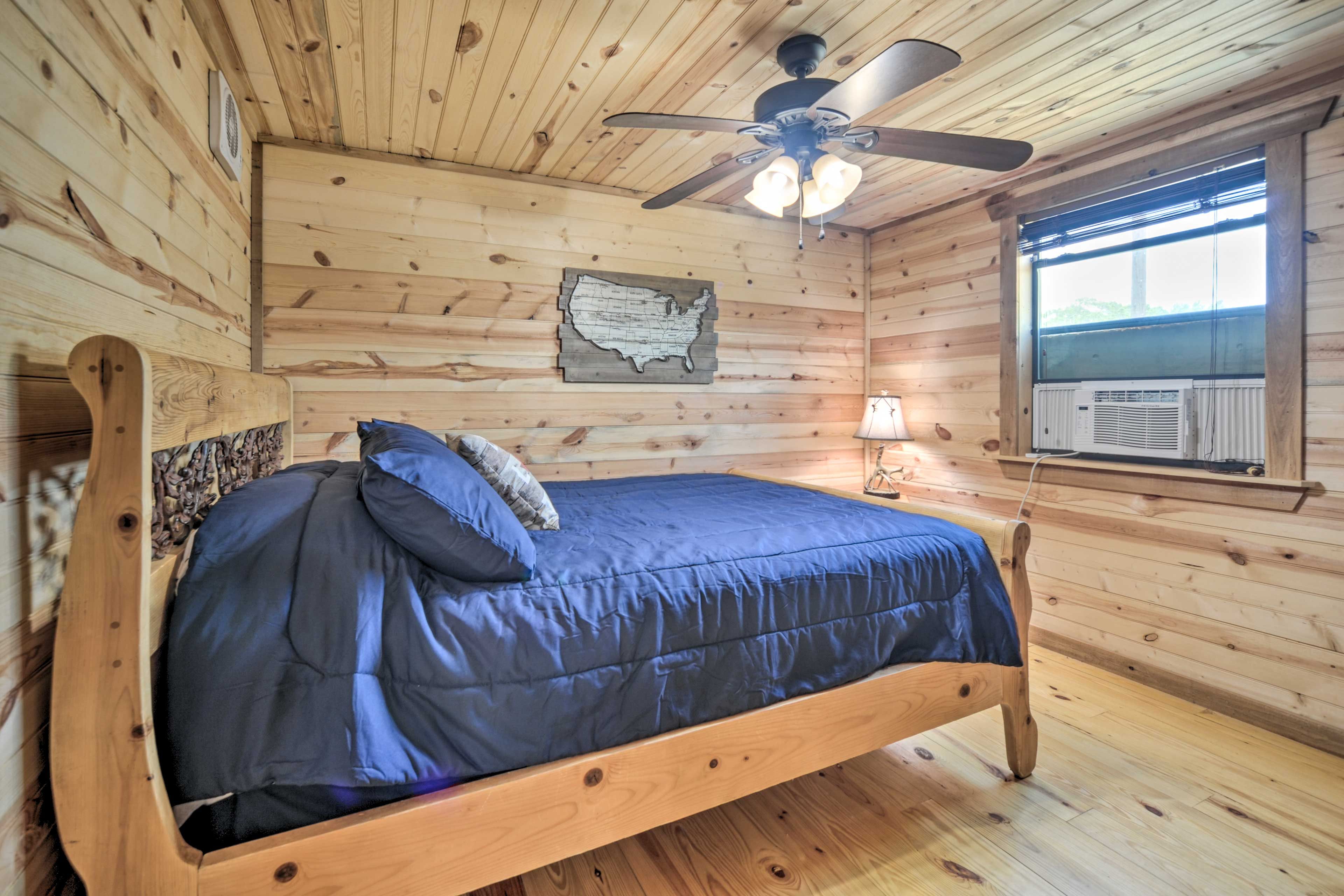Bedroom 1 | Cabin 1 | Main Level | Queen Bed | Linens Provided