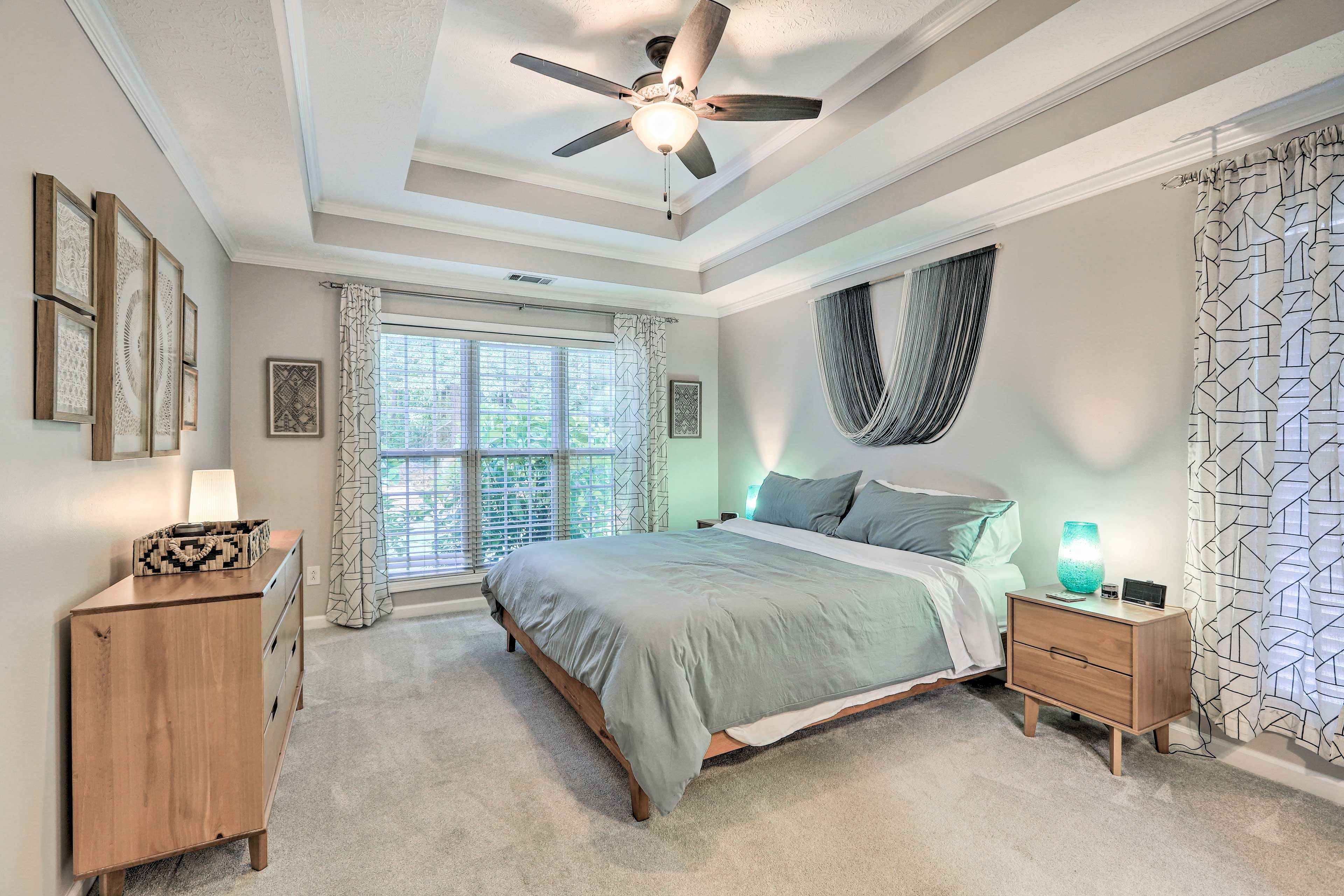 Bedroom 1 | King Bed | Linens Provided | En-Suite Bathroom