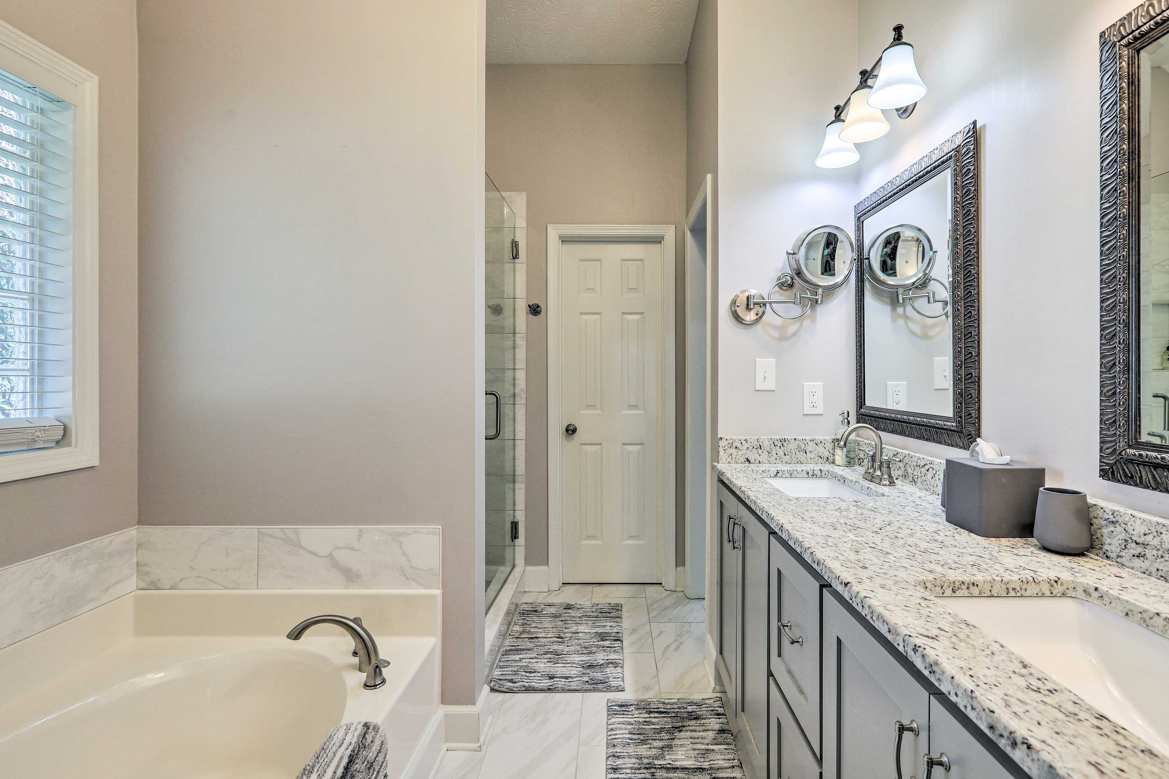 Full Bathroom | Towels Provided | Hair Dryer