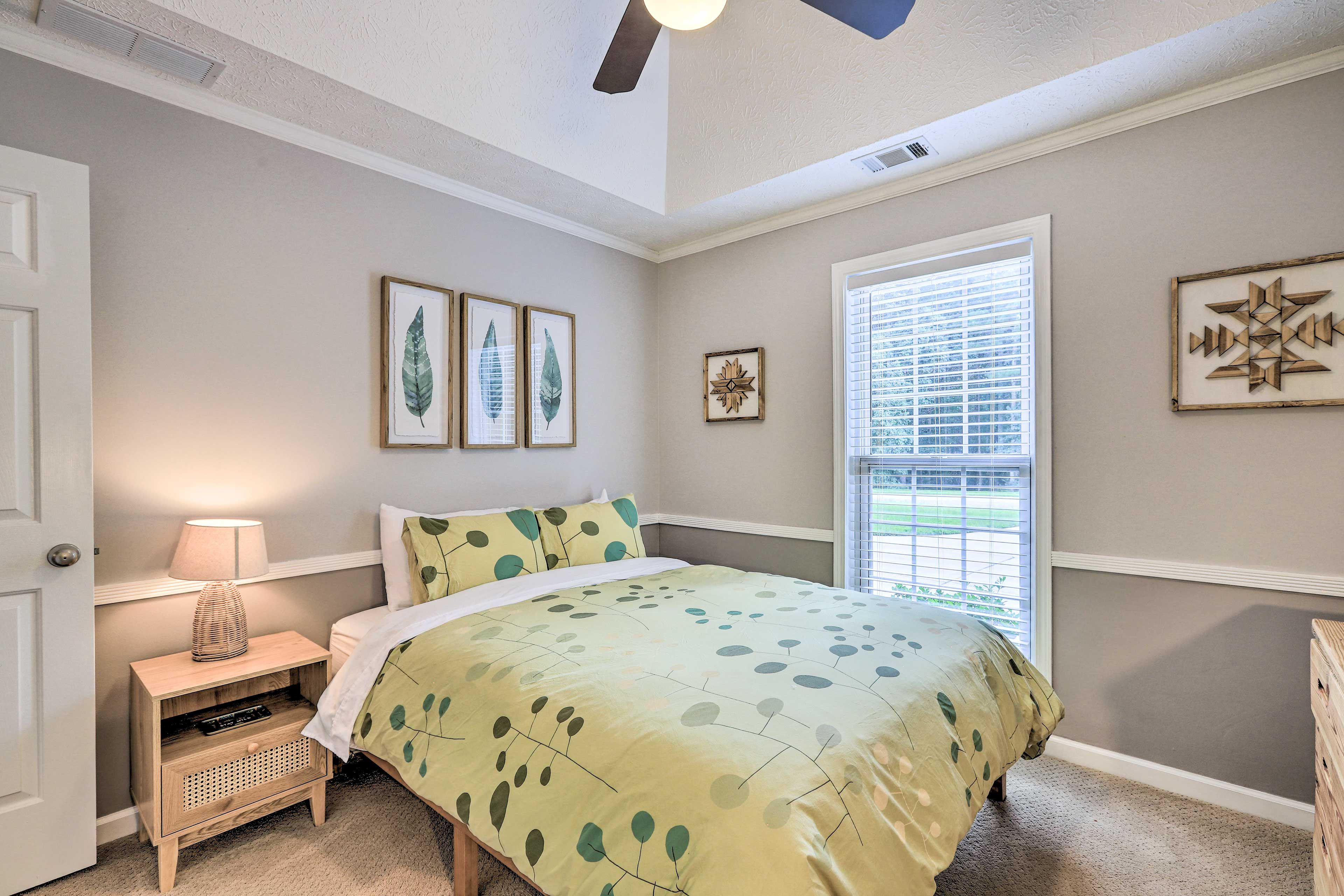 Bedroom 3 | Queen Bed