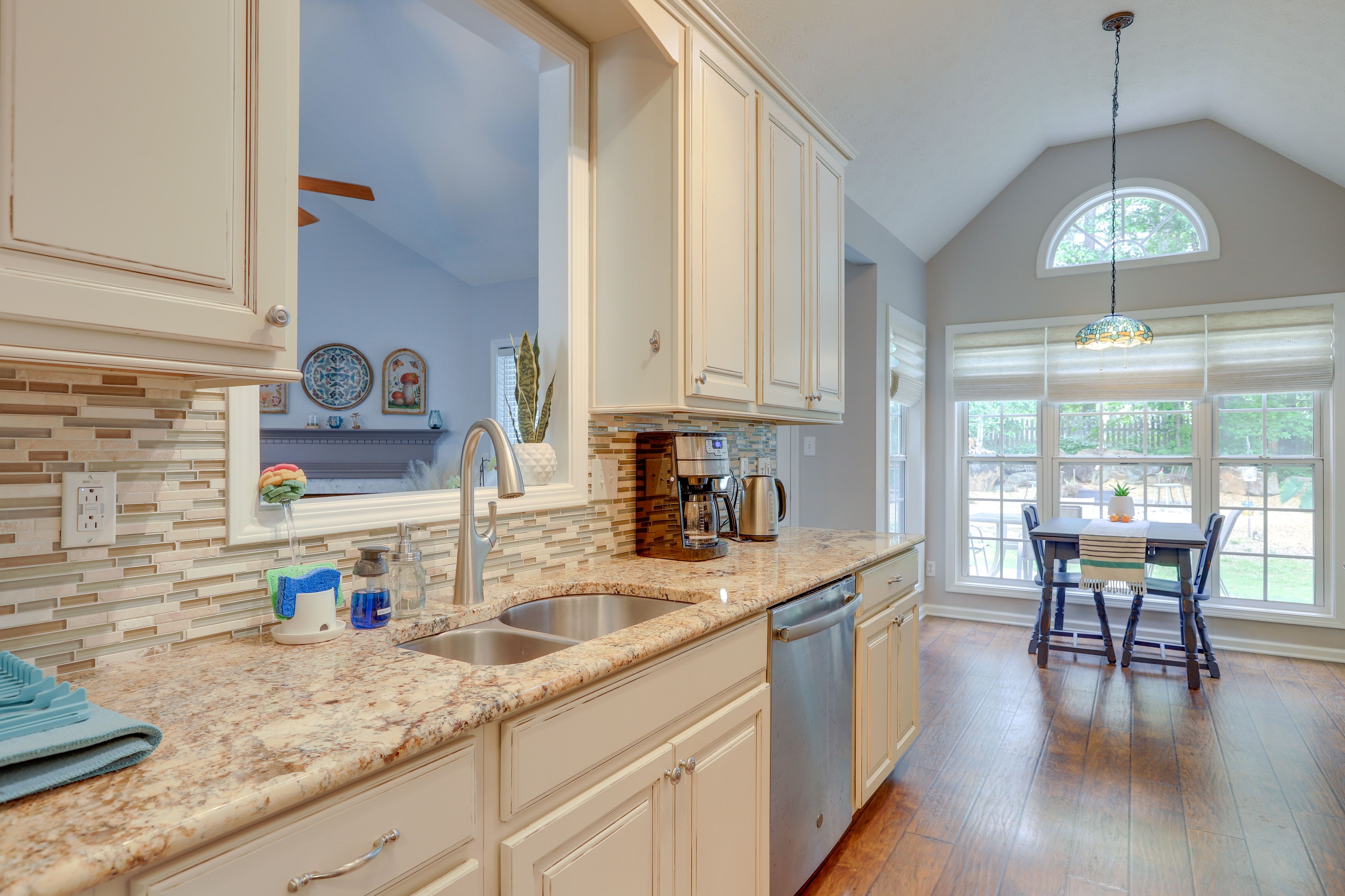 Kitchen | Fully Equipped | Coffee Maker | Dishware/Flatware | Toaster Oven