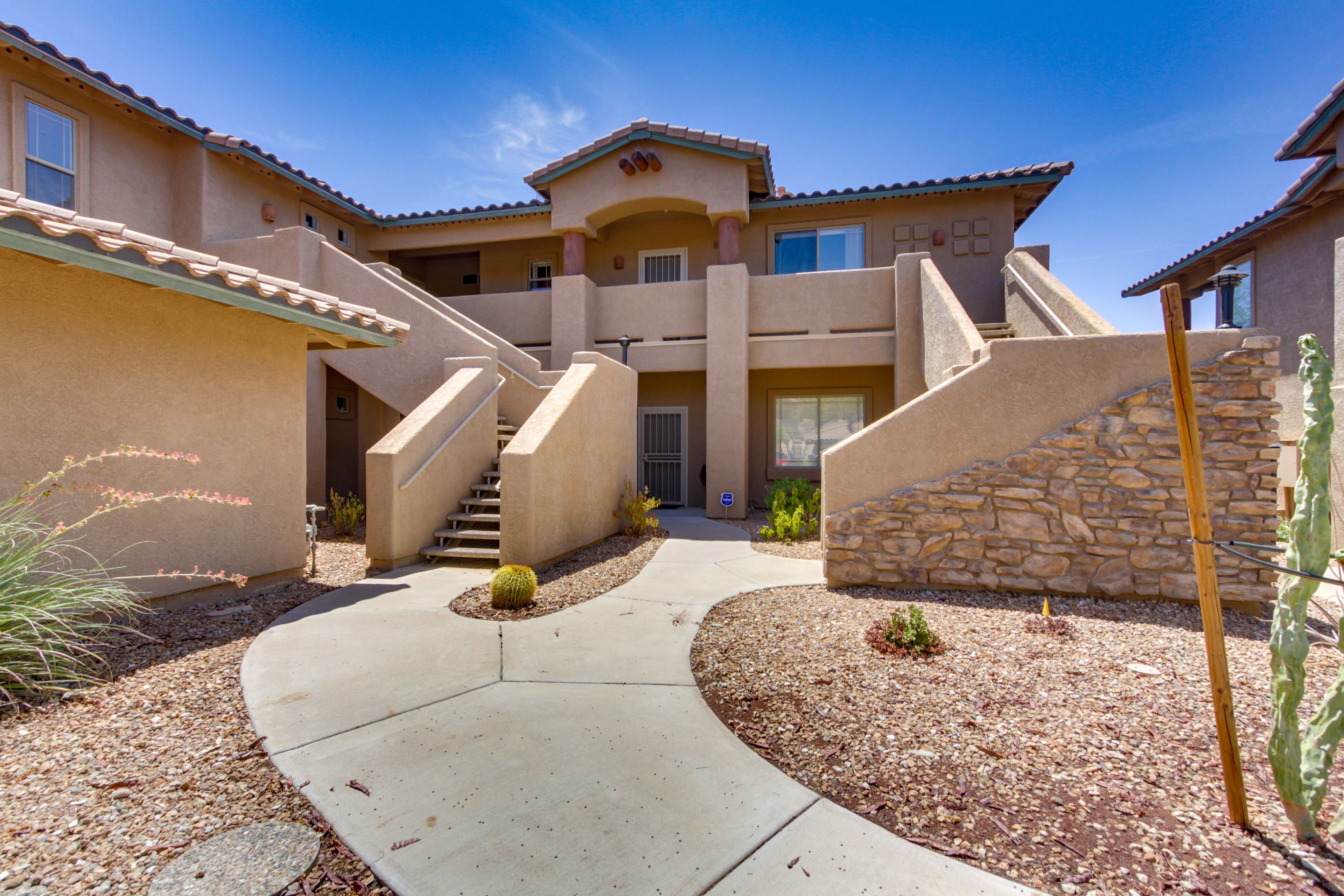 Parking | Driveway (1 Vehicle) | Community Lot (1 Vehicle)