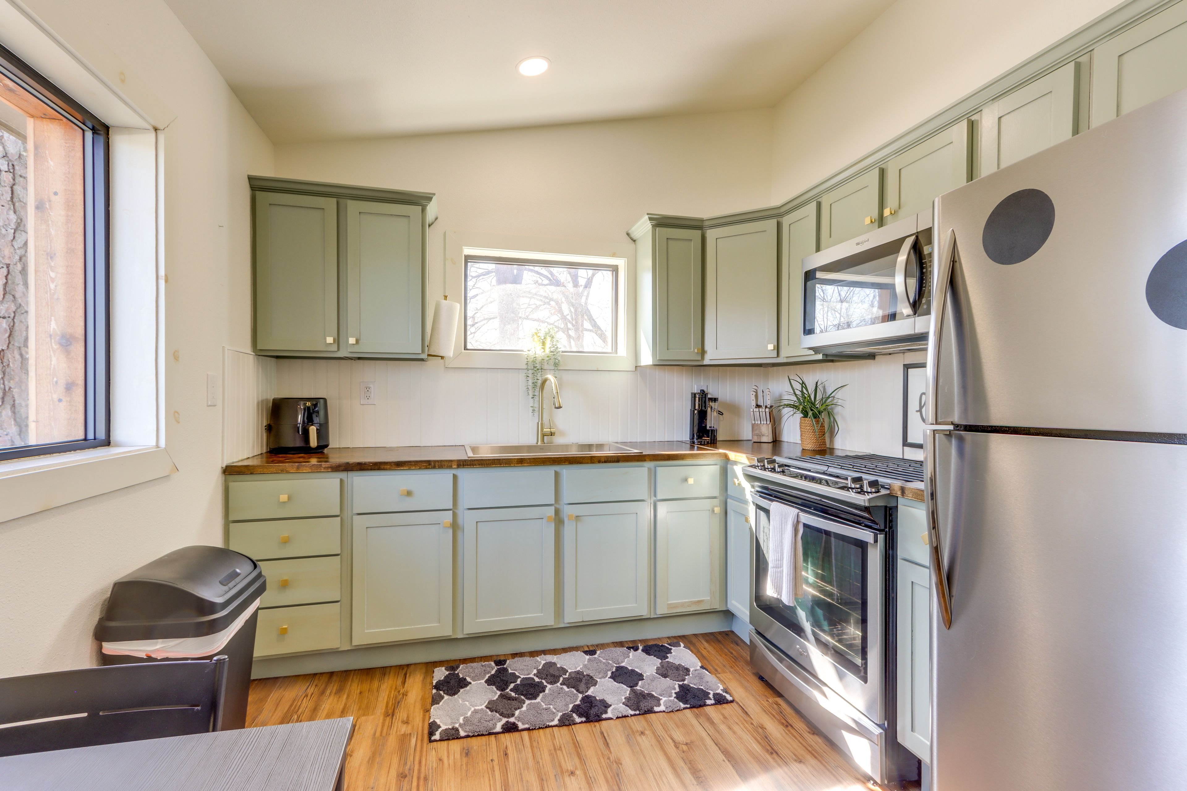 Kitchen | Stove/Oven | Refrigerator | Microwave | Coffee Maker | Toaster