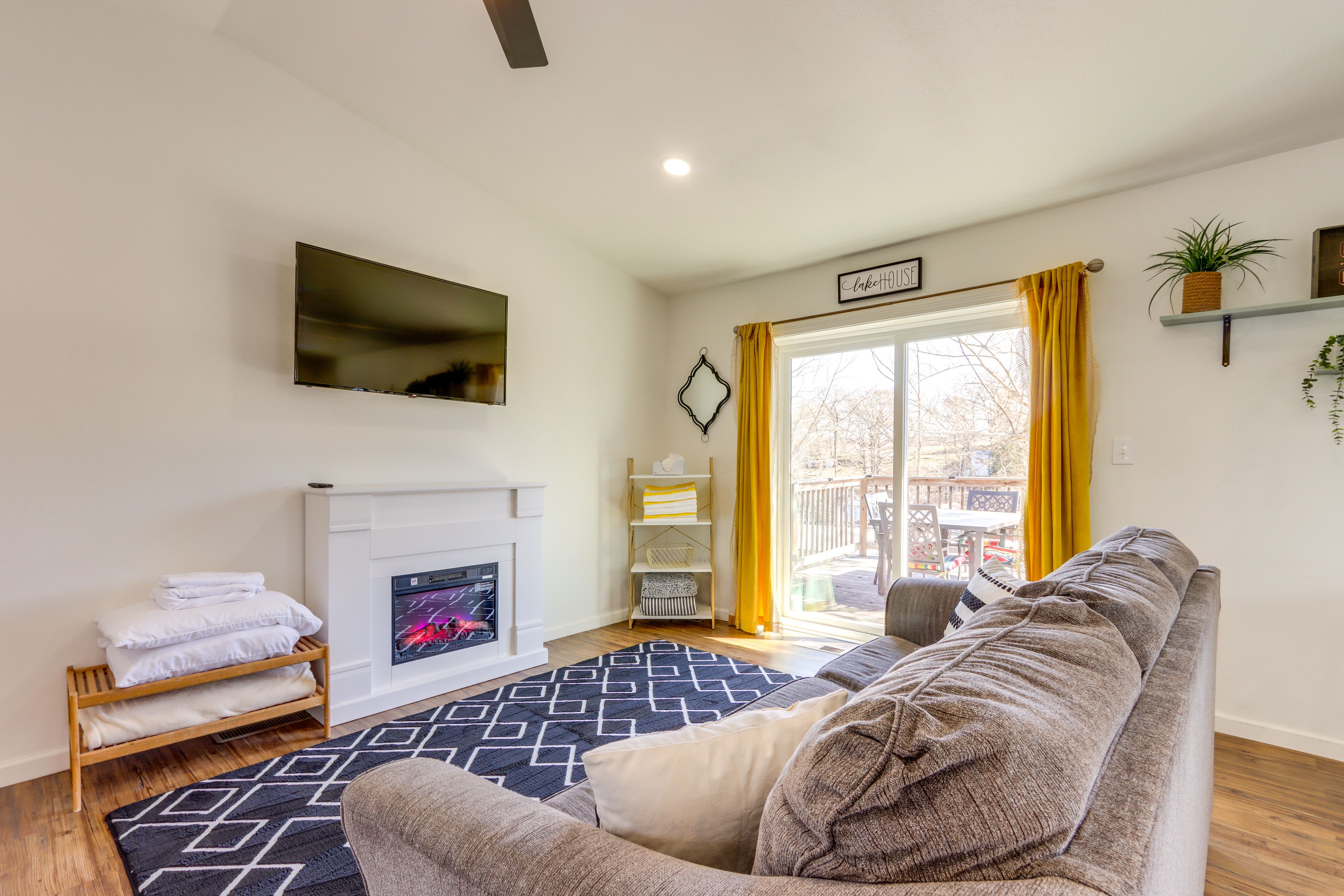 Living Area | Sleeper Sofa | Central A/C & Heat | Free WiFi | Board Games