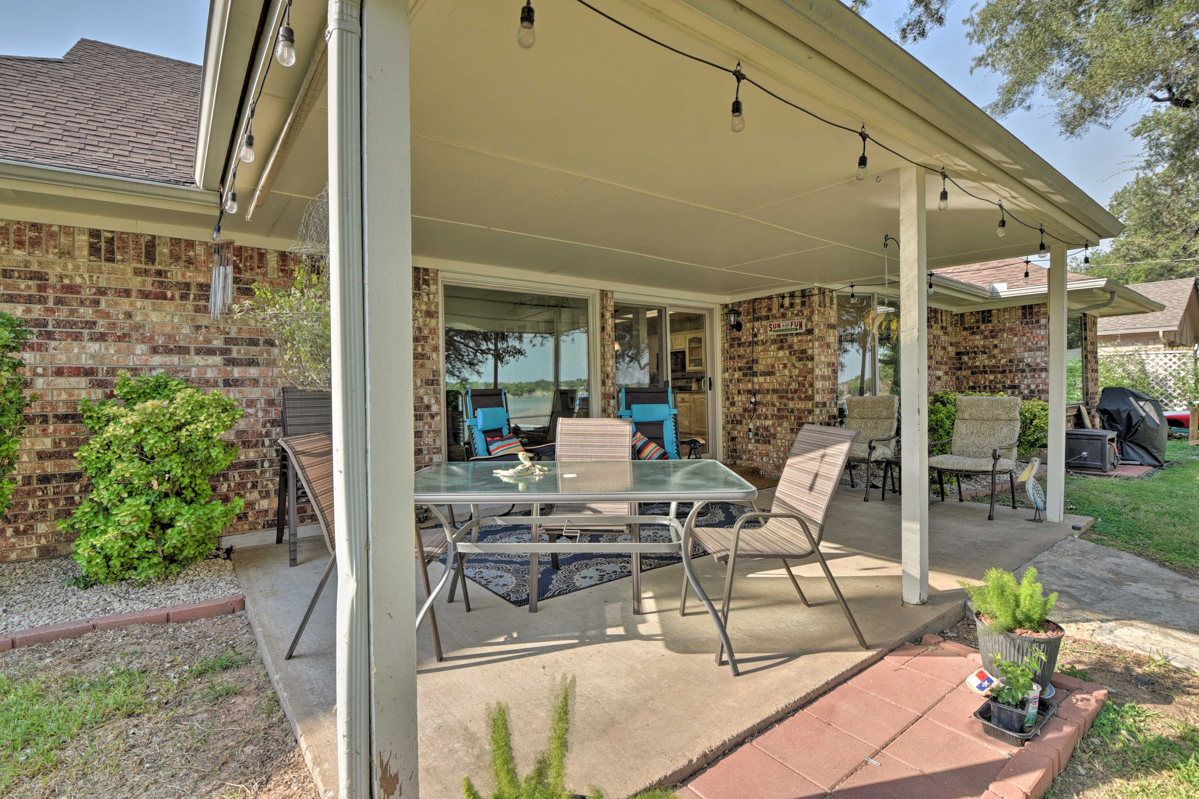 Covered Patio | Dining Area | Gas Grill