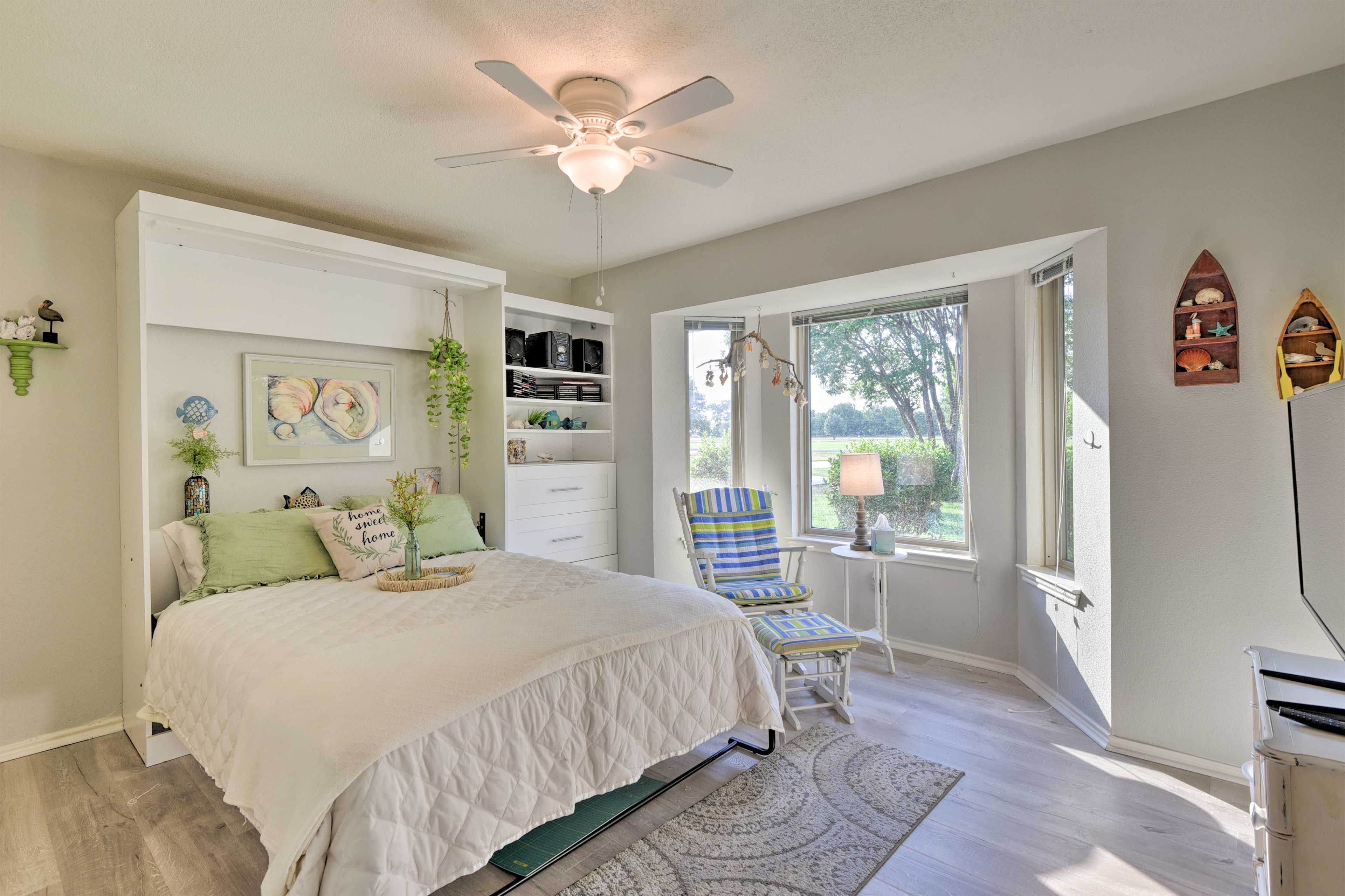 Bedroom 2 | Queen Bed | Smart TV