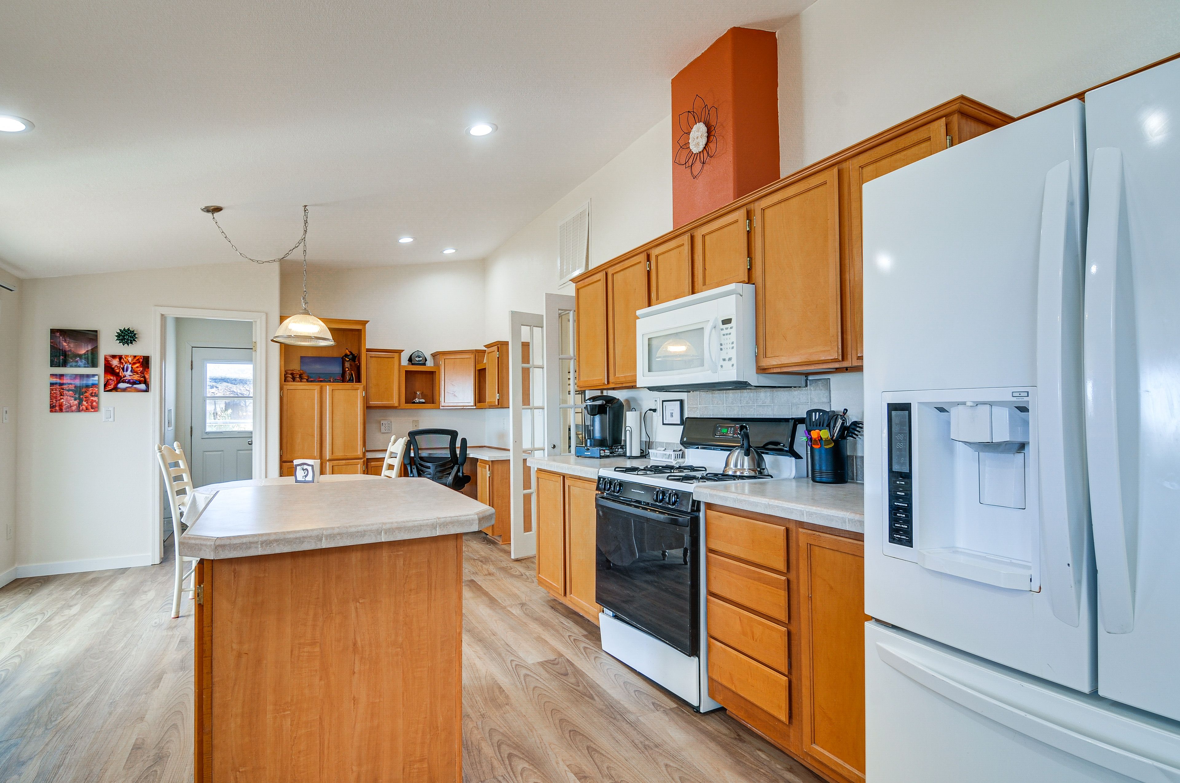 Kitchen | Keurig Coffee Maker | Hot Water Pot | Crockpot | Toaster