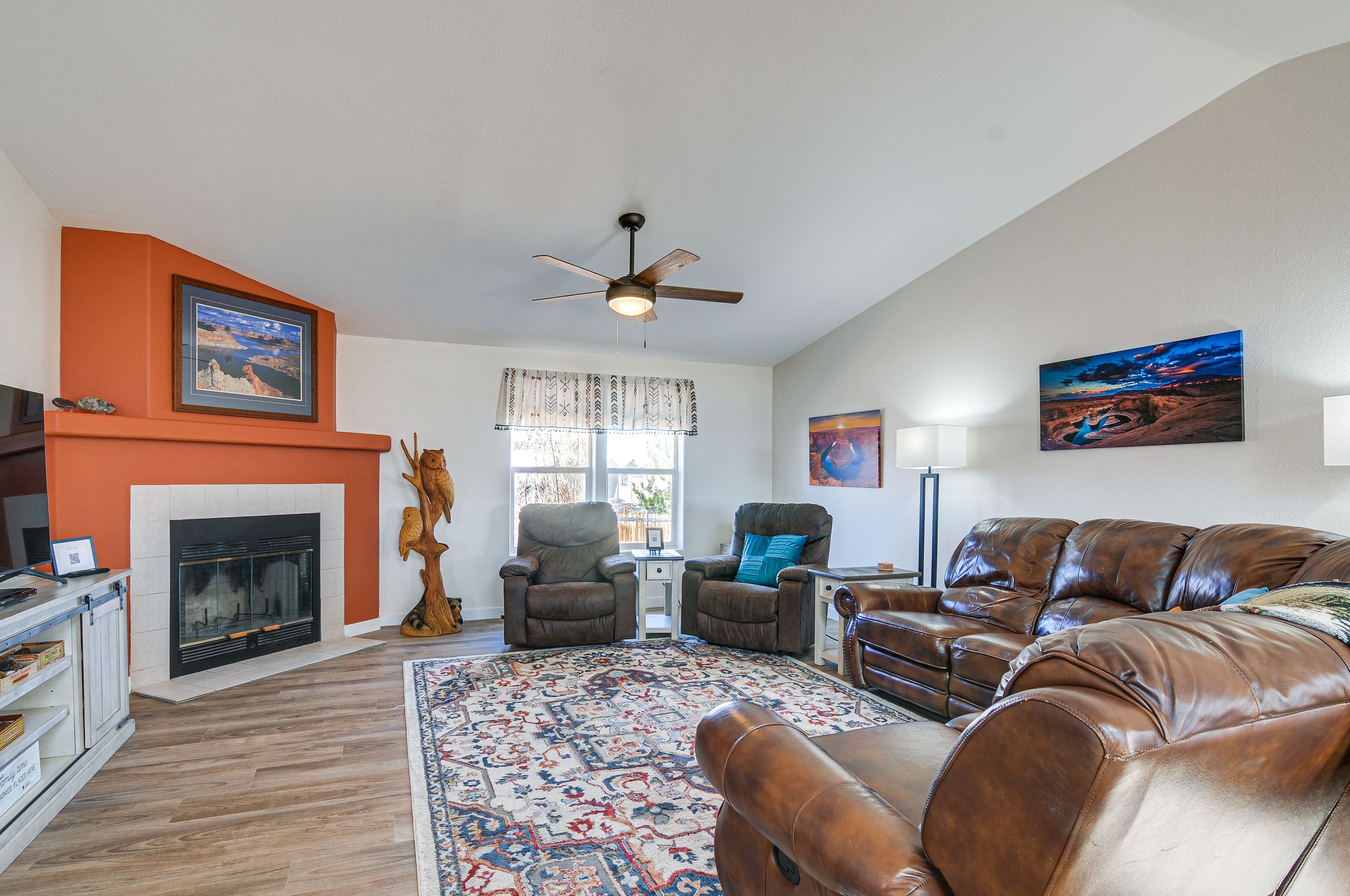 Living Room | Free WiFi | Smart TV | Central A/C