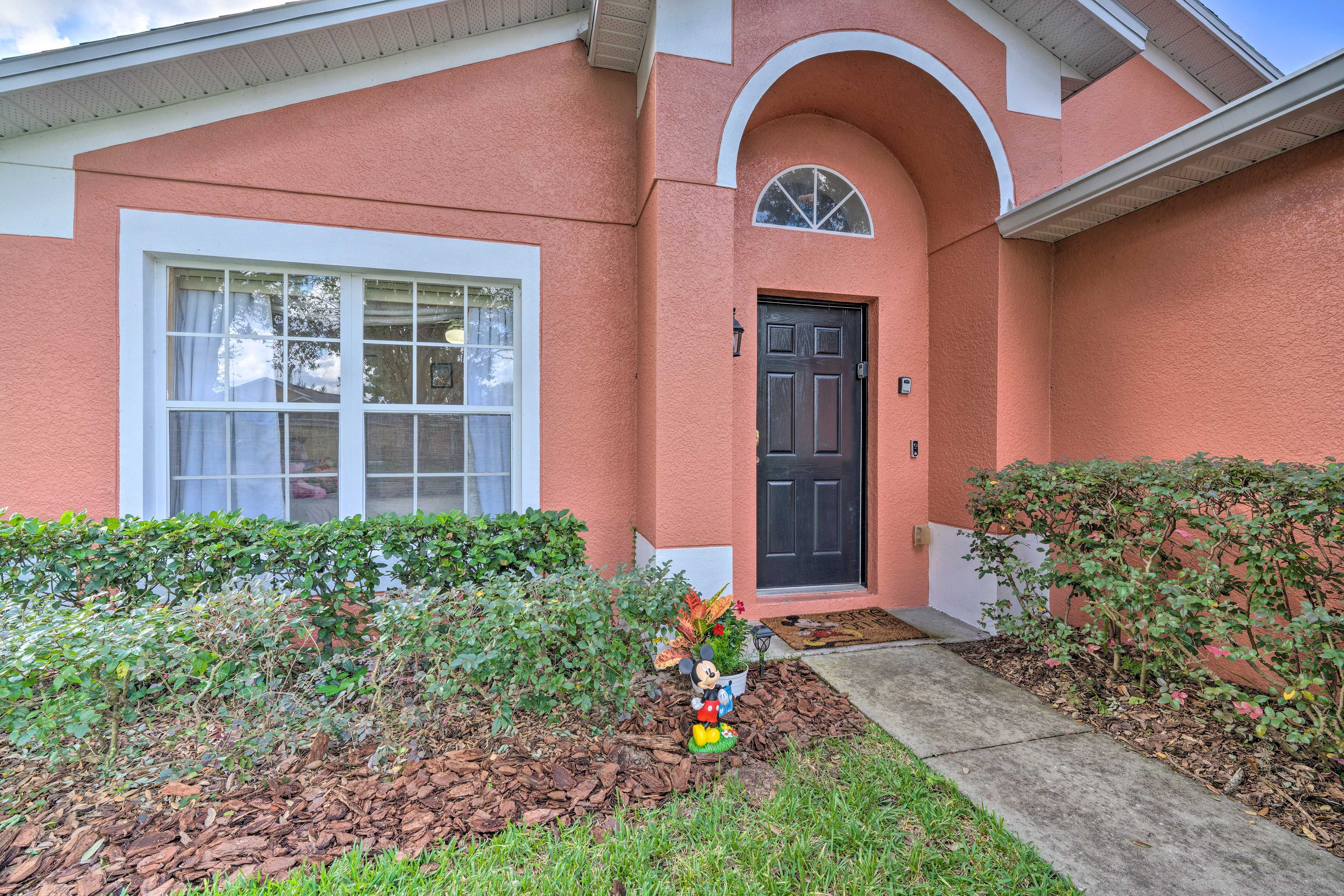 Home Exterior | Front Entrance