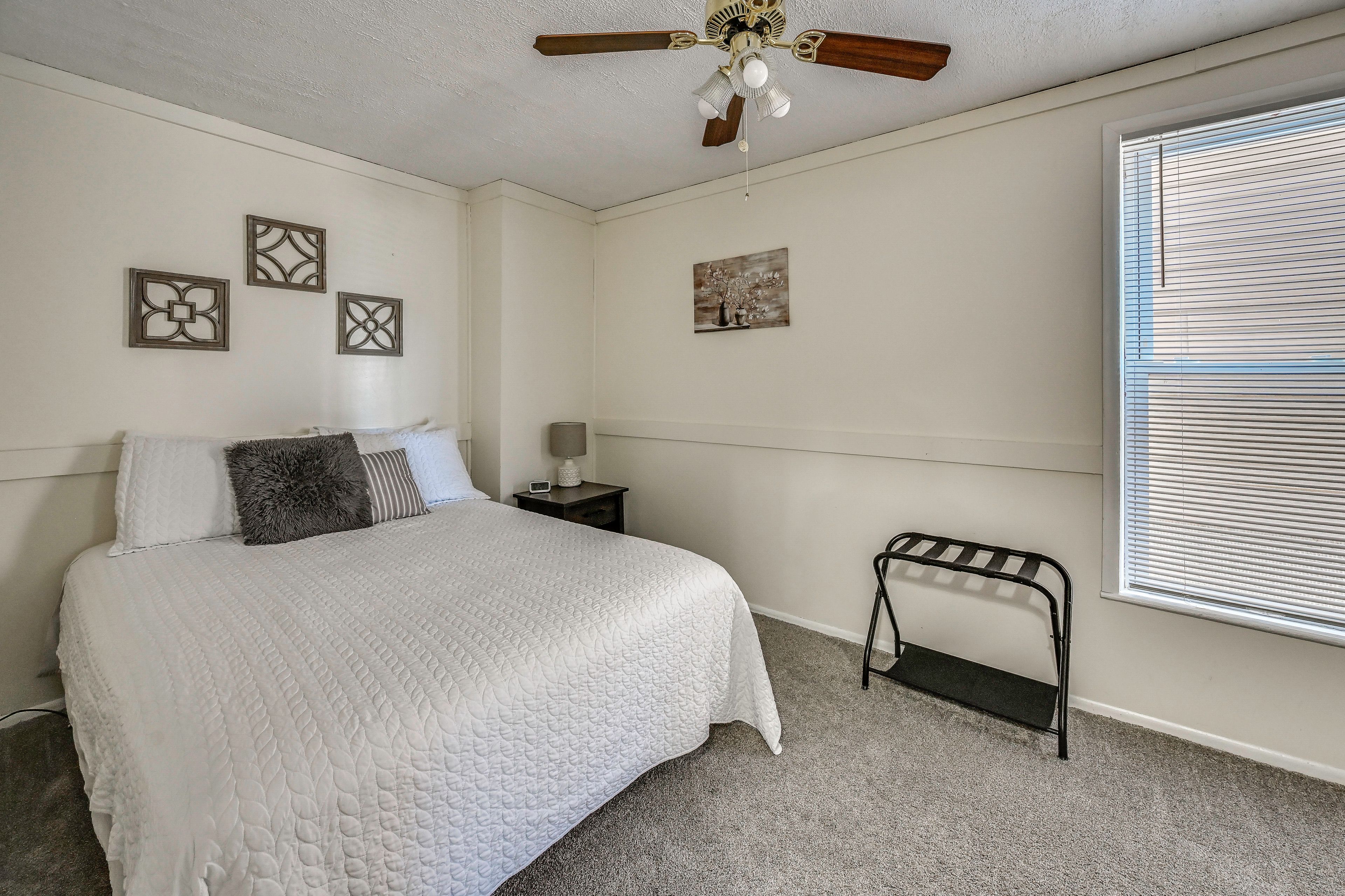 Bedroom 1 | Queen Bed | 1st Floor