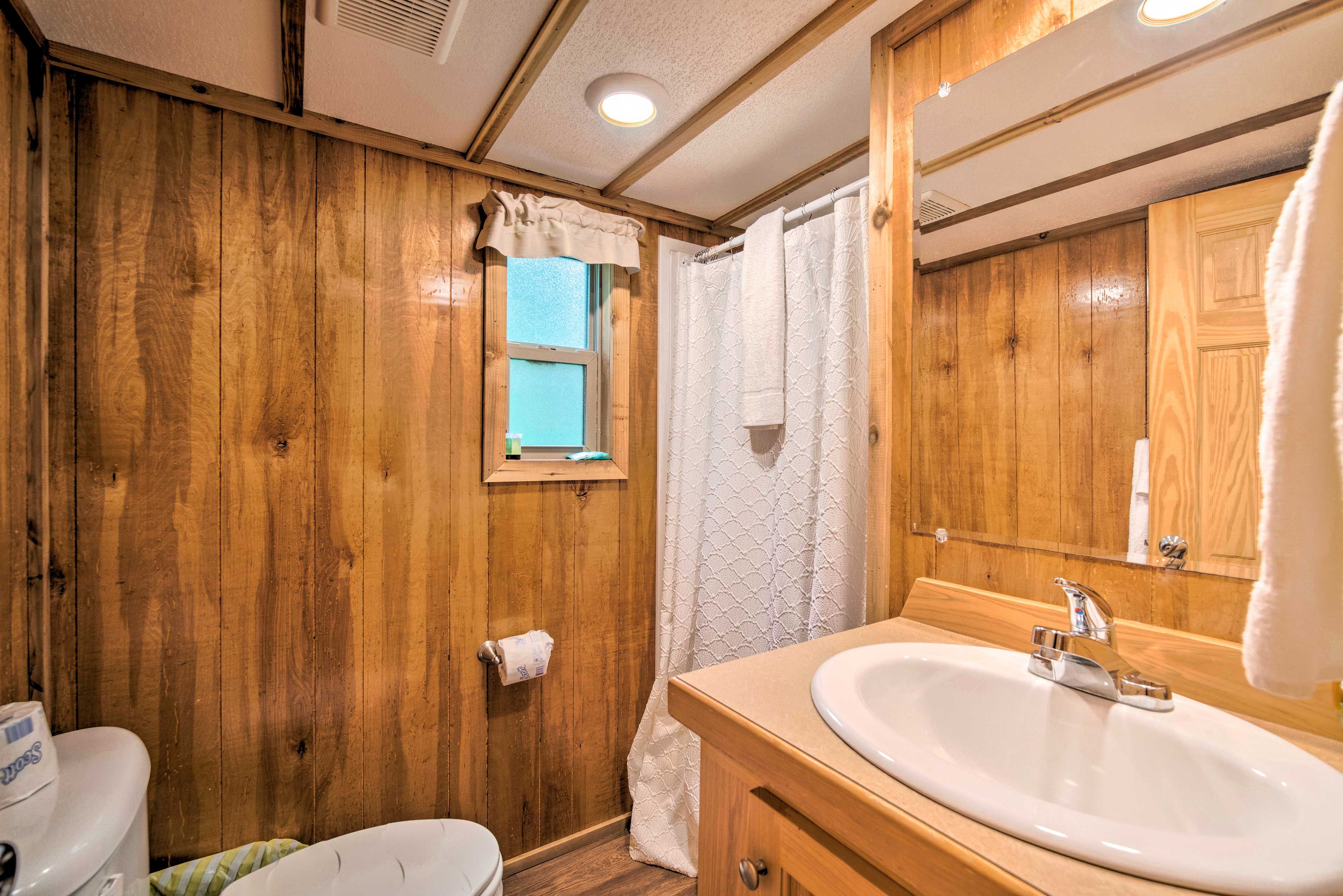 Full Bathroom | Complimentary Toiletries | Hair Dryer | Towels Provided