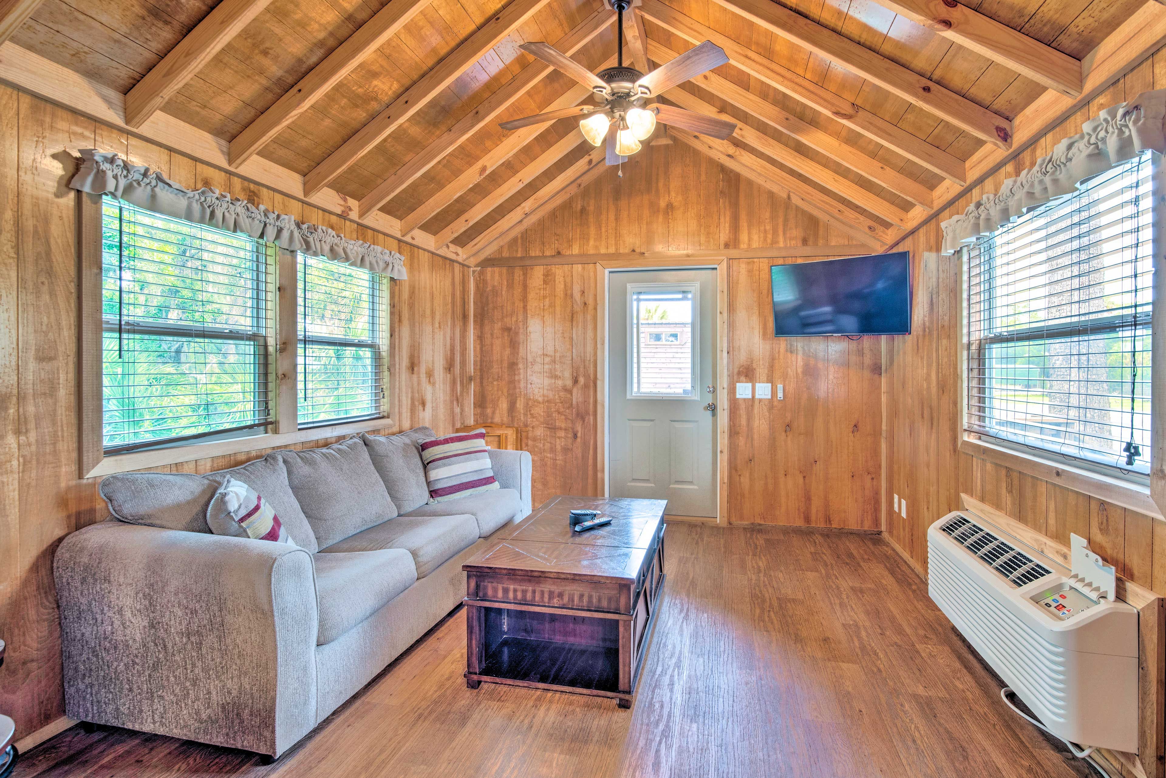 Steinhatchee Vacation Rental | 1BR | 1BA | 5 Stairs to Access | 450 Sq Ft
