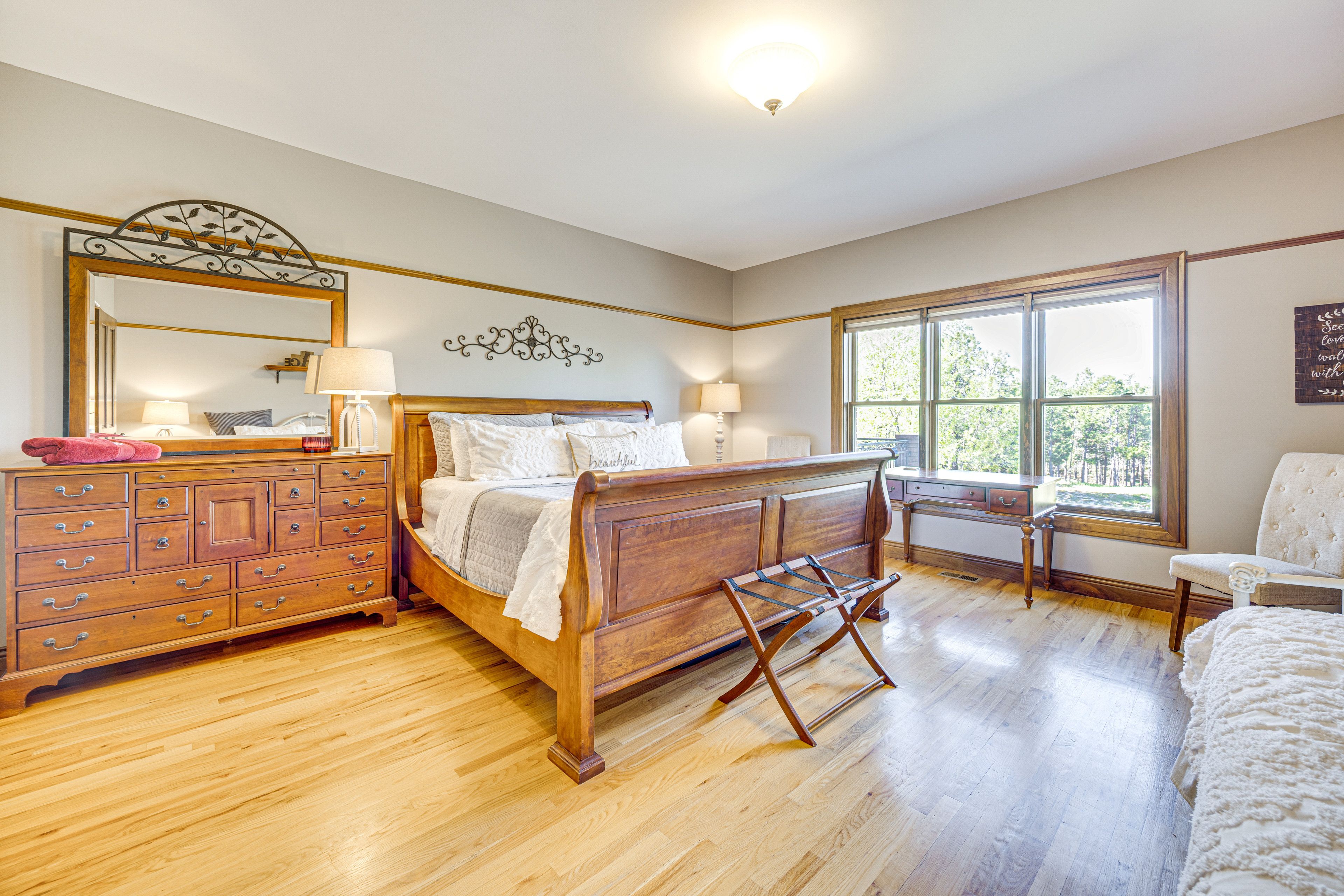 Bedroom 1 | California King Bed | Twin Daybed w/ Twin Trundle | 1st Floor