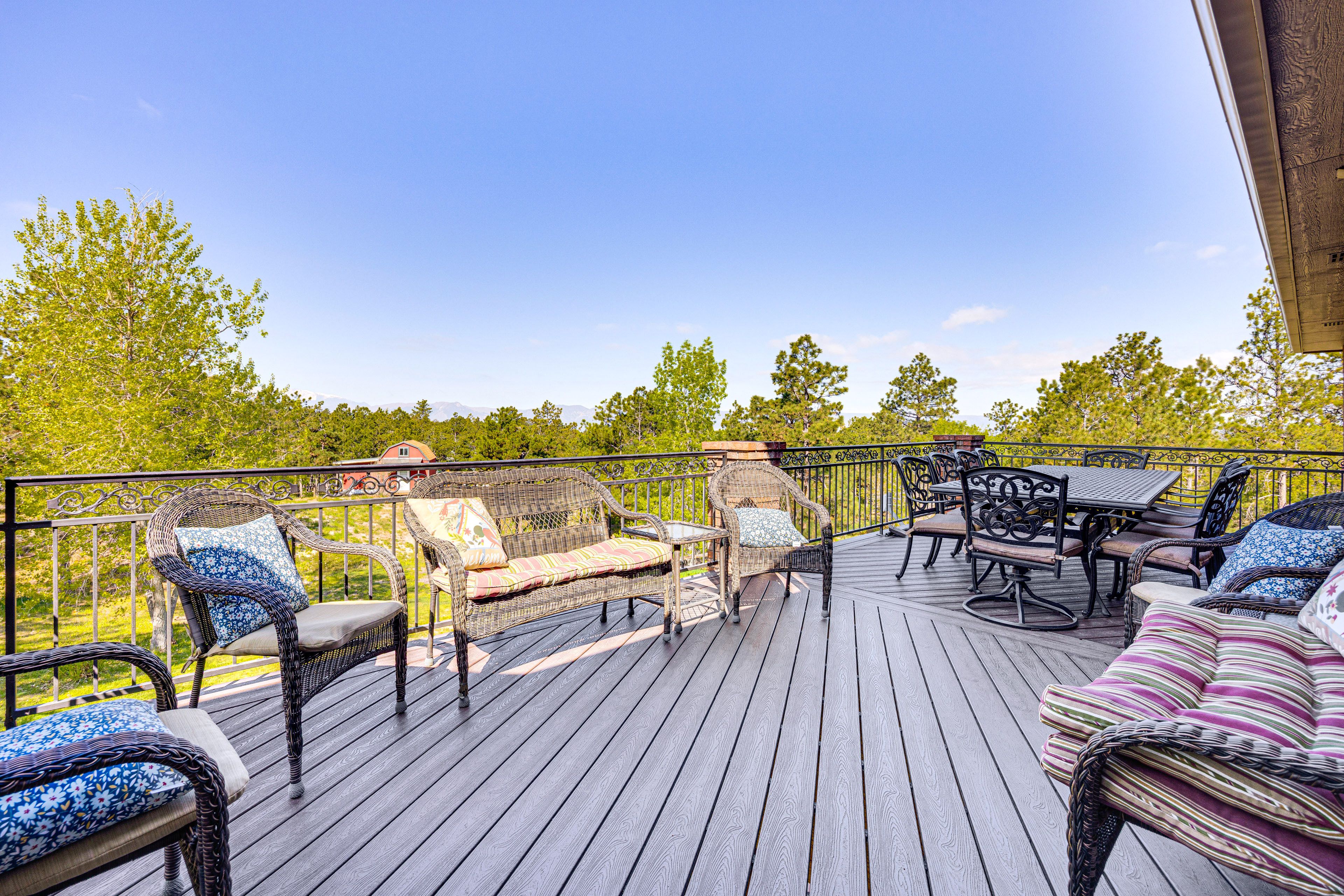 Furnished Balcony | Outdoor Dining