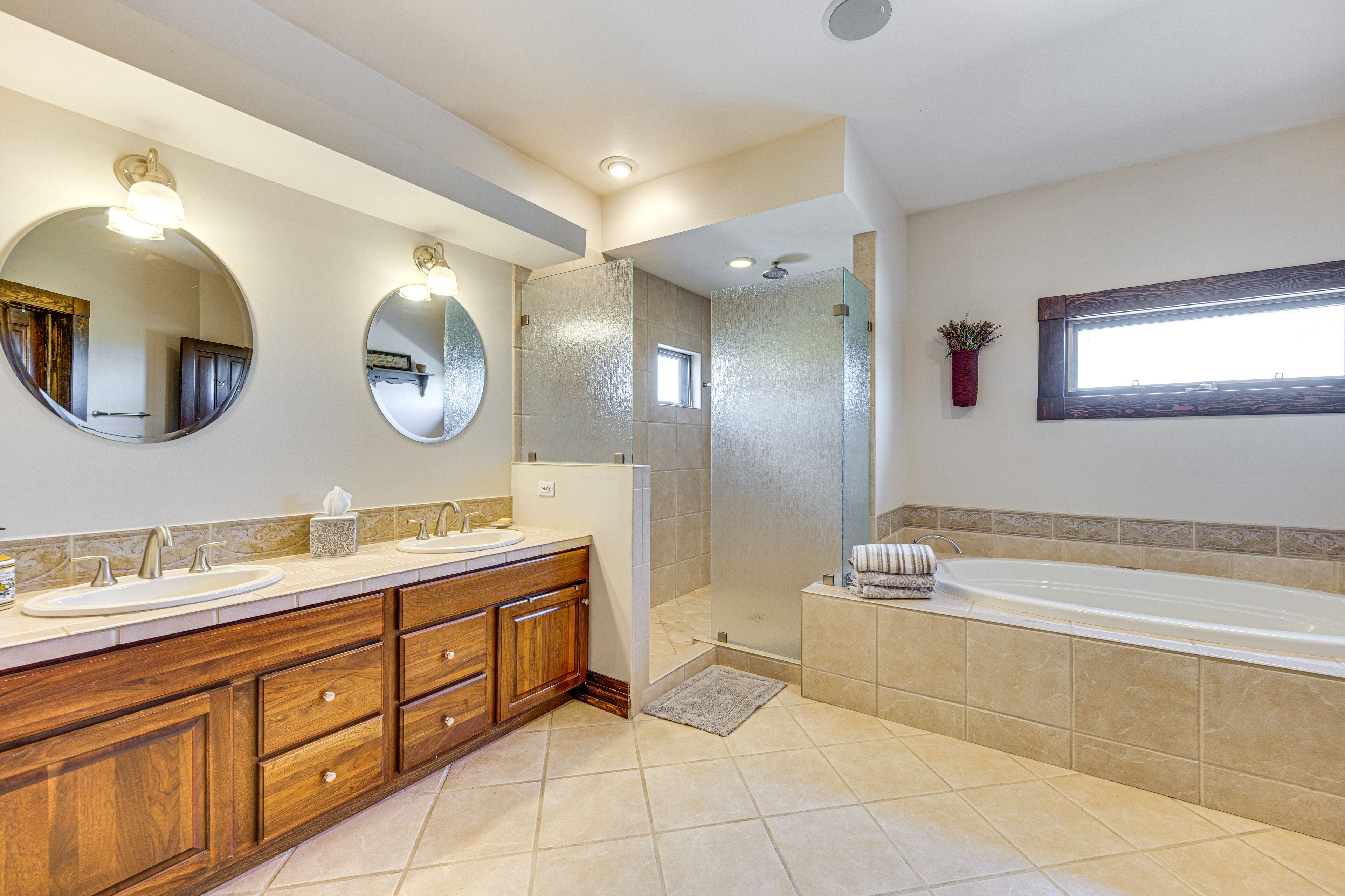 En-Suite Bathroom | 2nd Floor