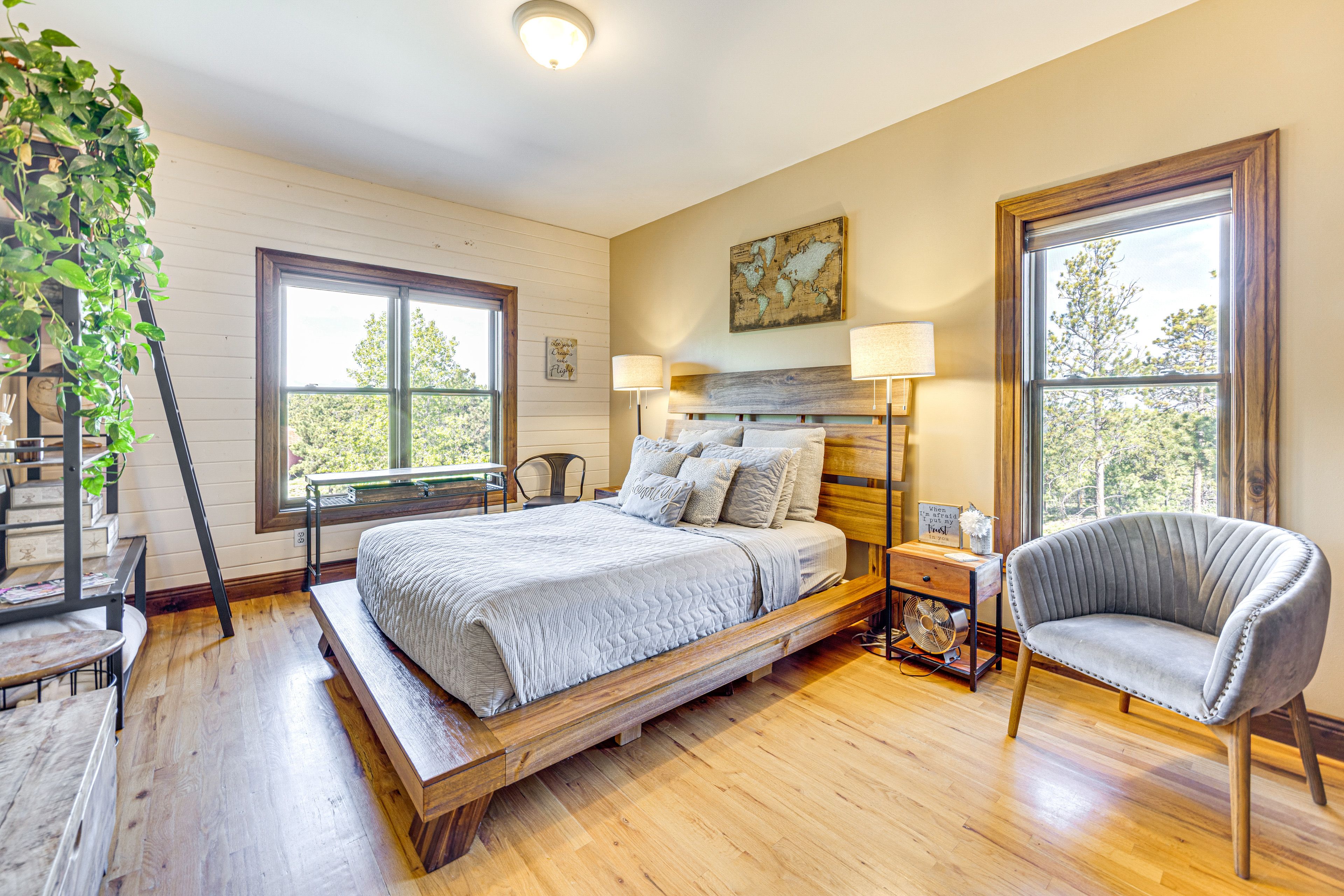 Bedroom 2 | Queen Bed | 1st Floor