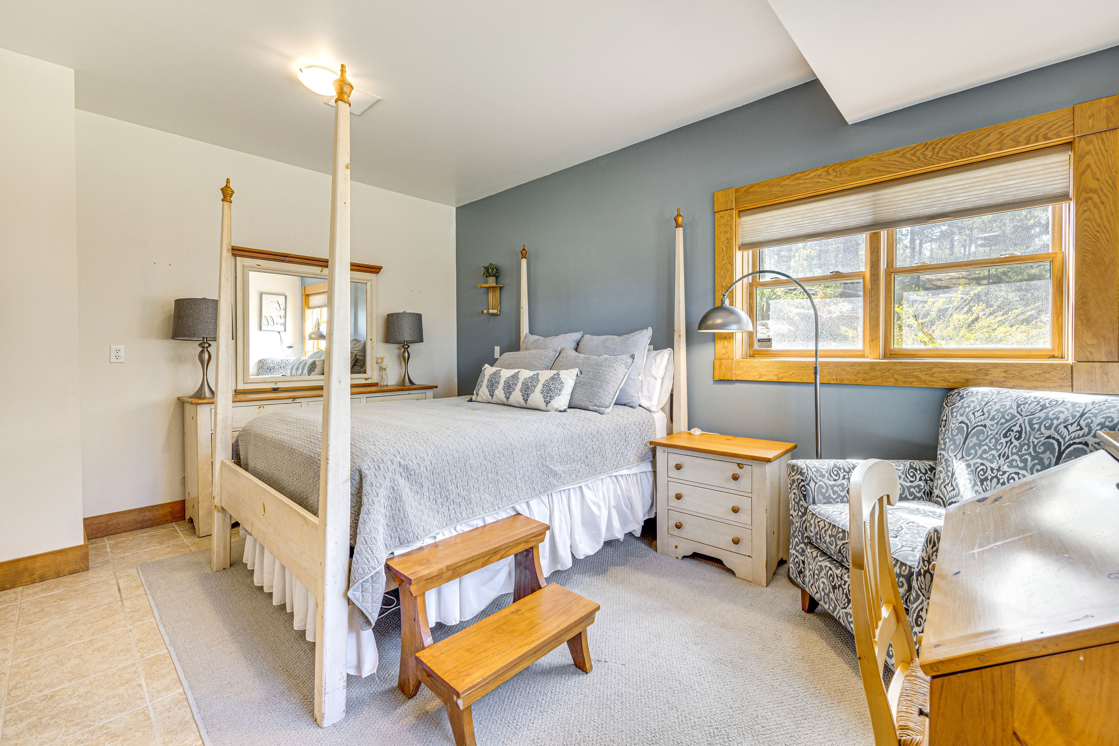 Bedroom 4 | Queen Bed | Basement