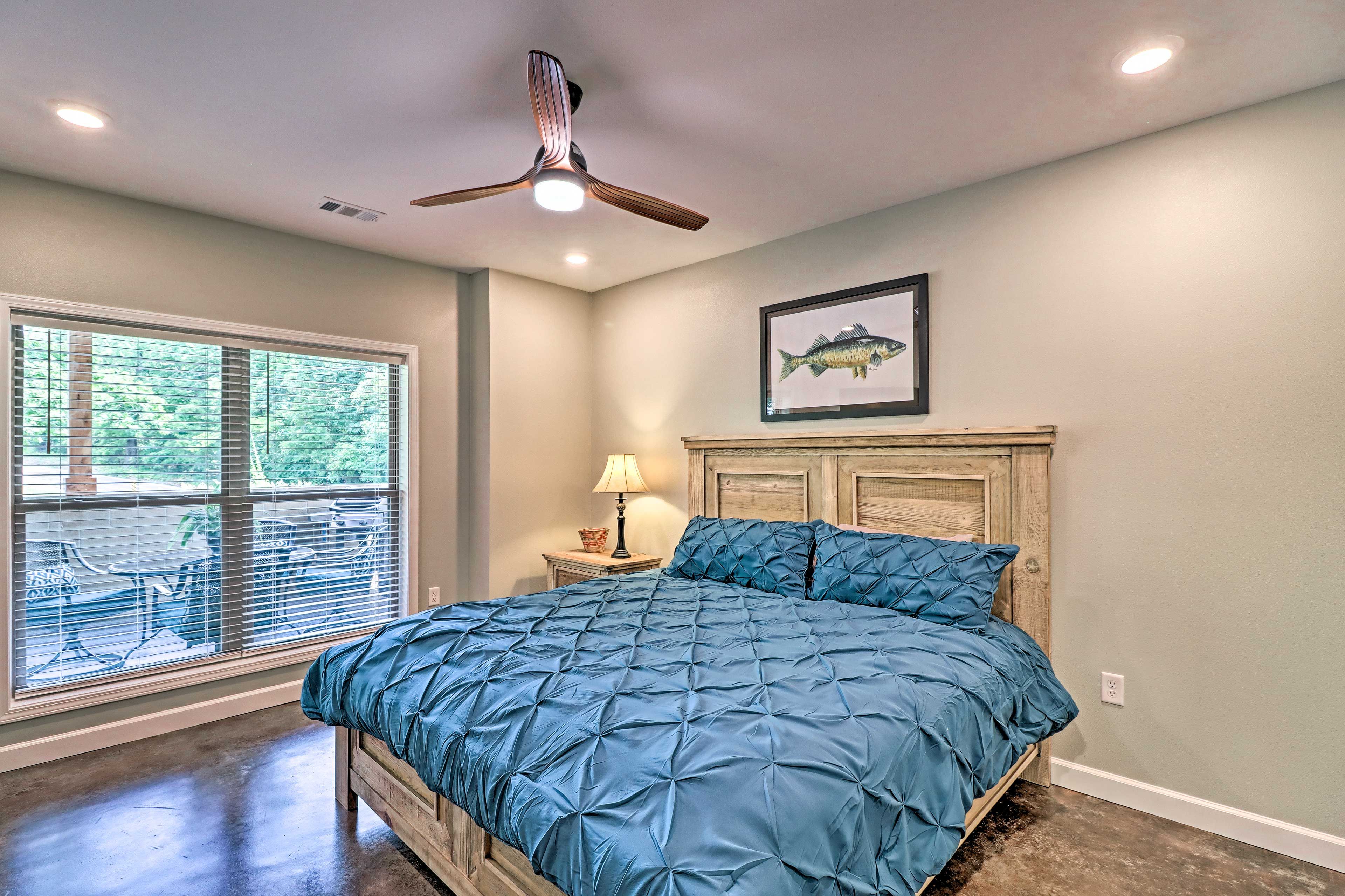 Bedroom | King Bed | Linens Provided | Smart TV w/ Cable