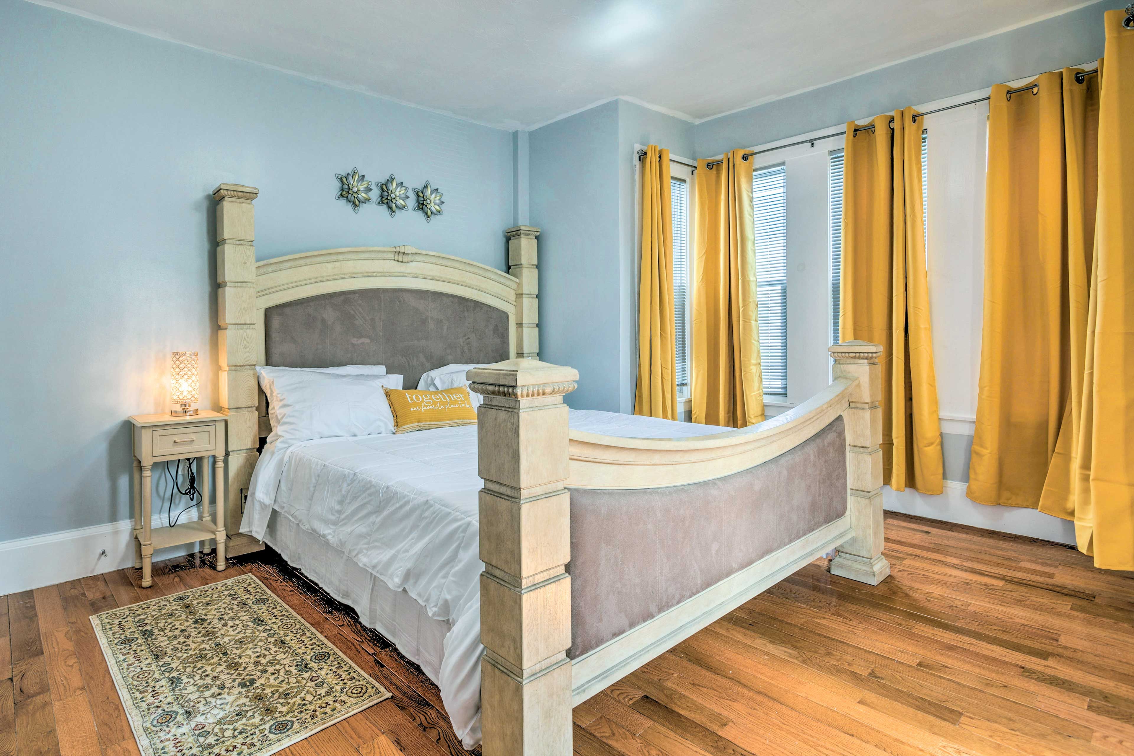 Bedroom 1 | King Bed | Main Floor | Linens Provided