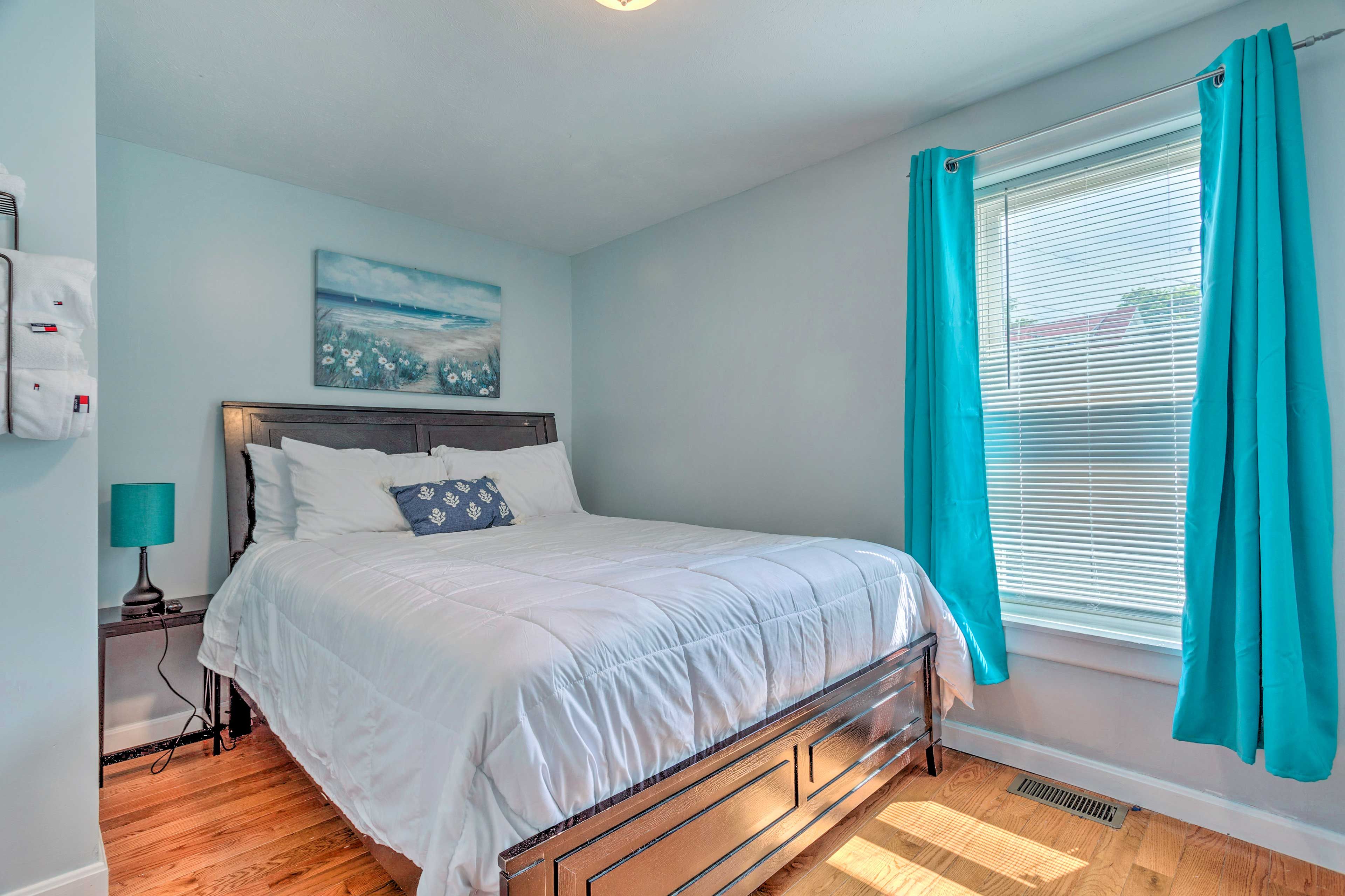 Bedroom 2 | Queen Bed | Main Floor | Towels Provided