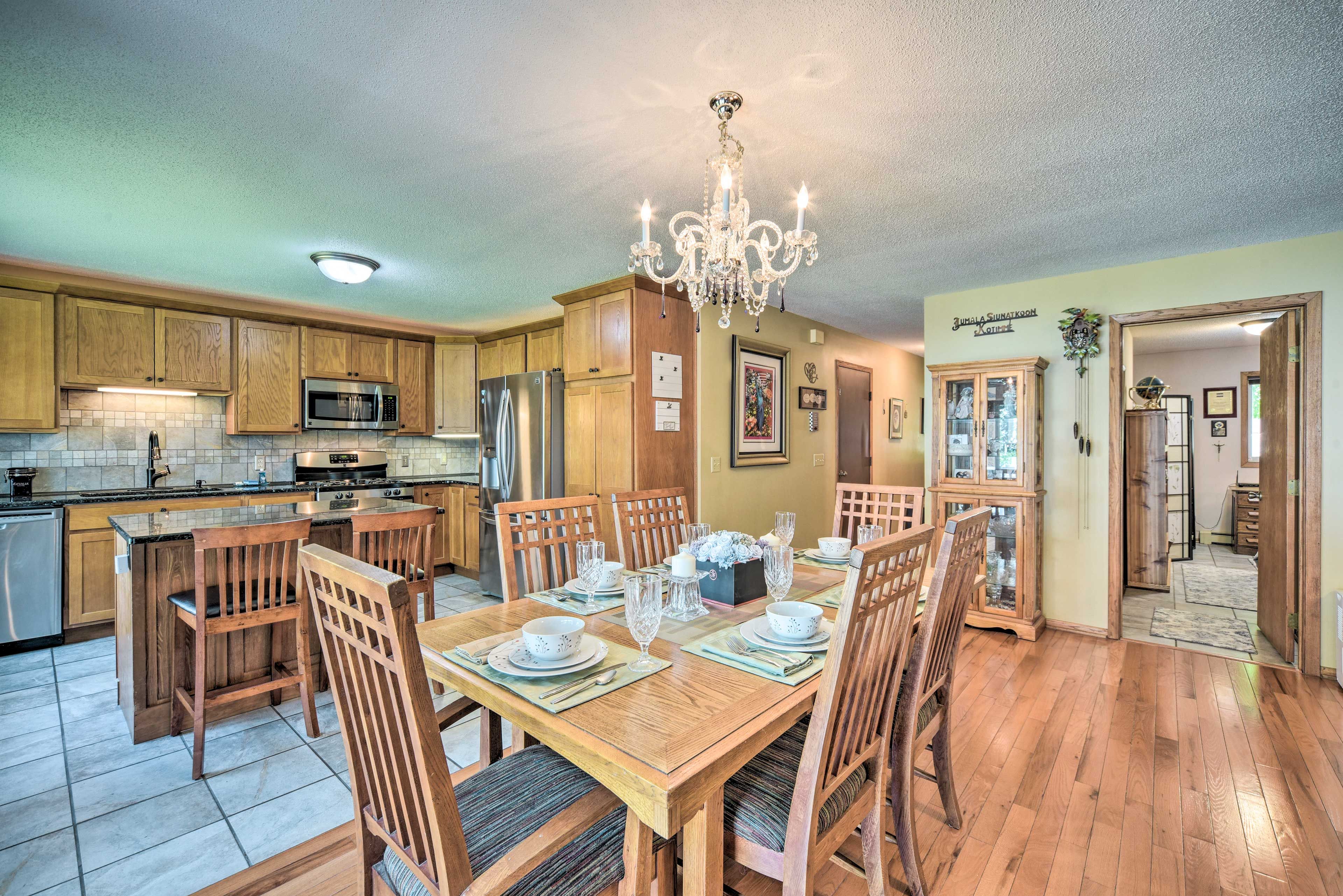 Dining Area | Dishware & Flatware Provided | Trash Bags & Paper Towels Provided
