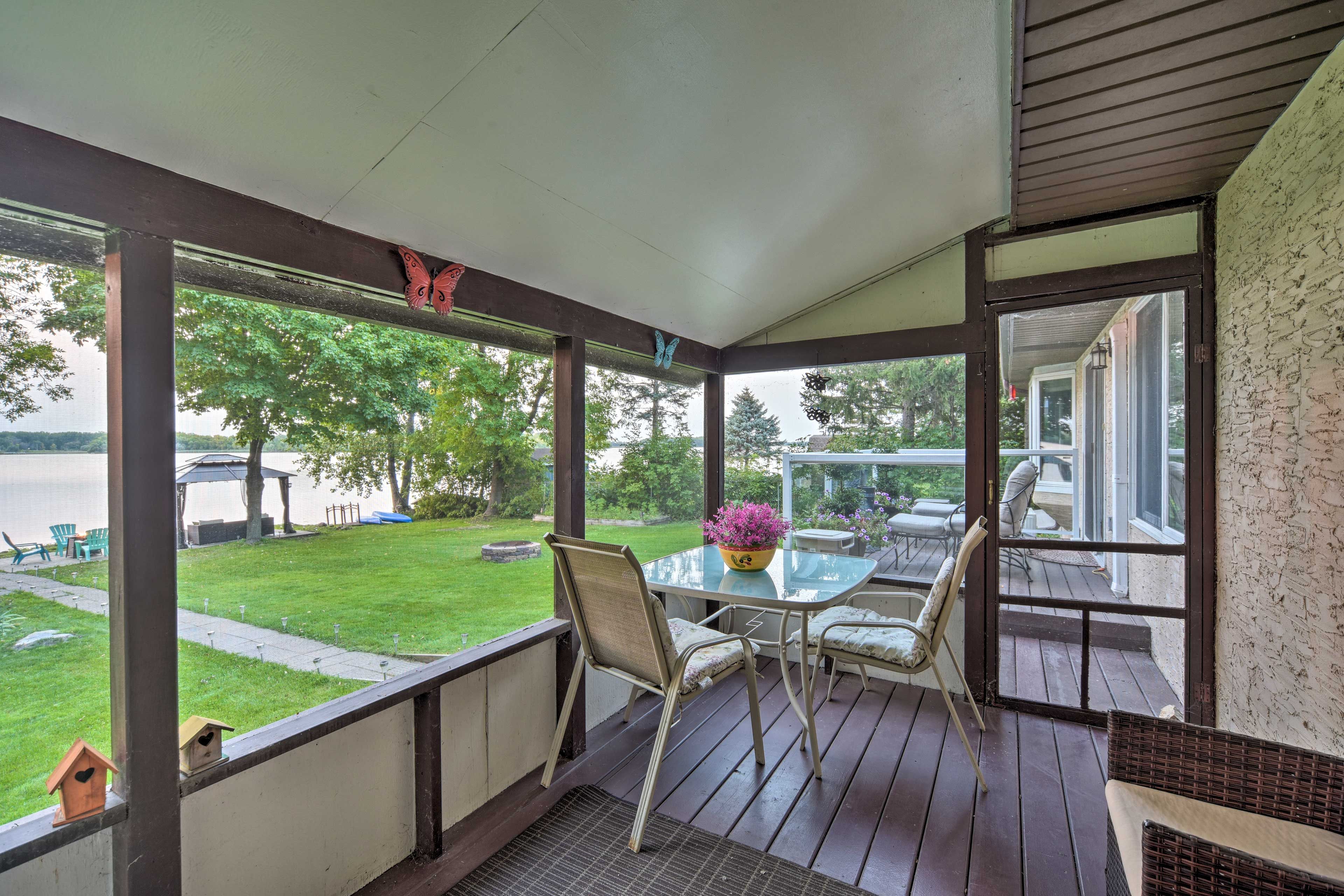 Screened-In Porch | Outdoor Dining Areas