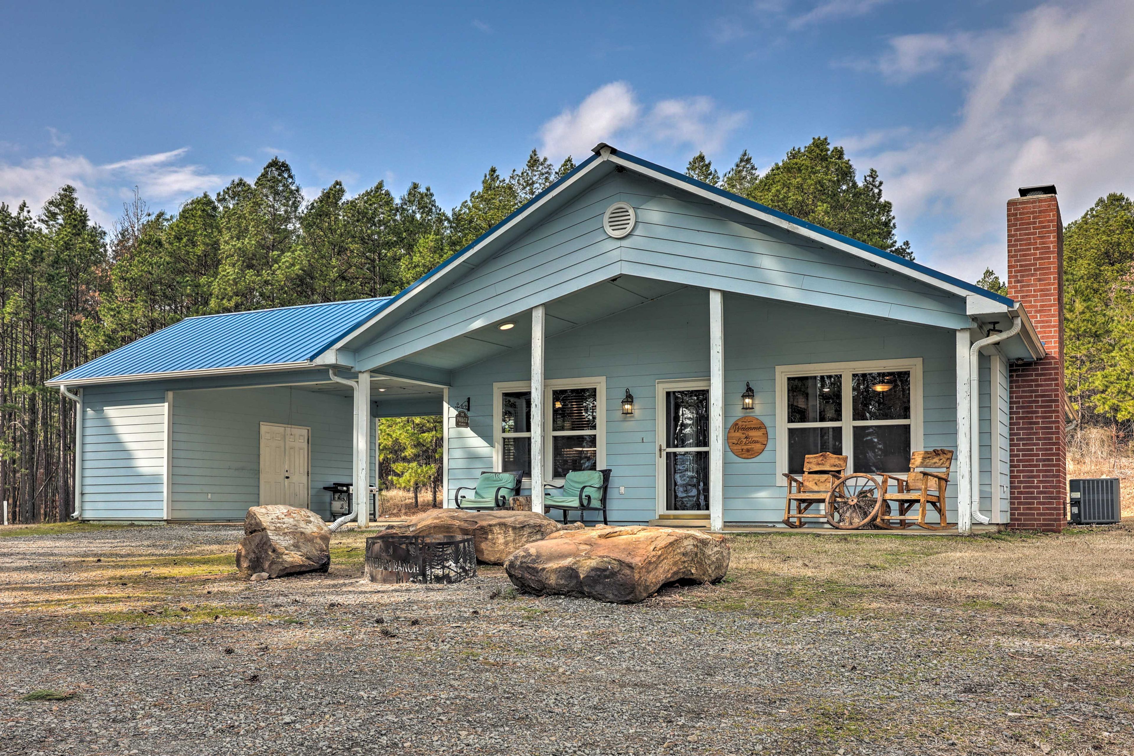 Property Exterior | Fire Pit | Outdoor Seating Areas