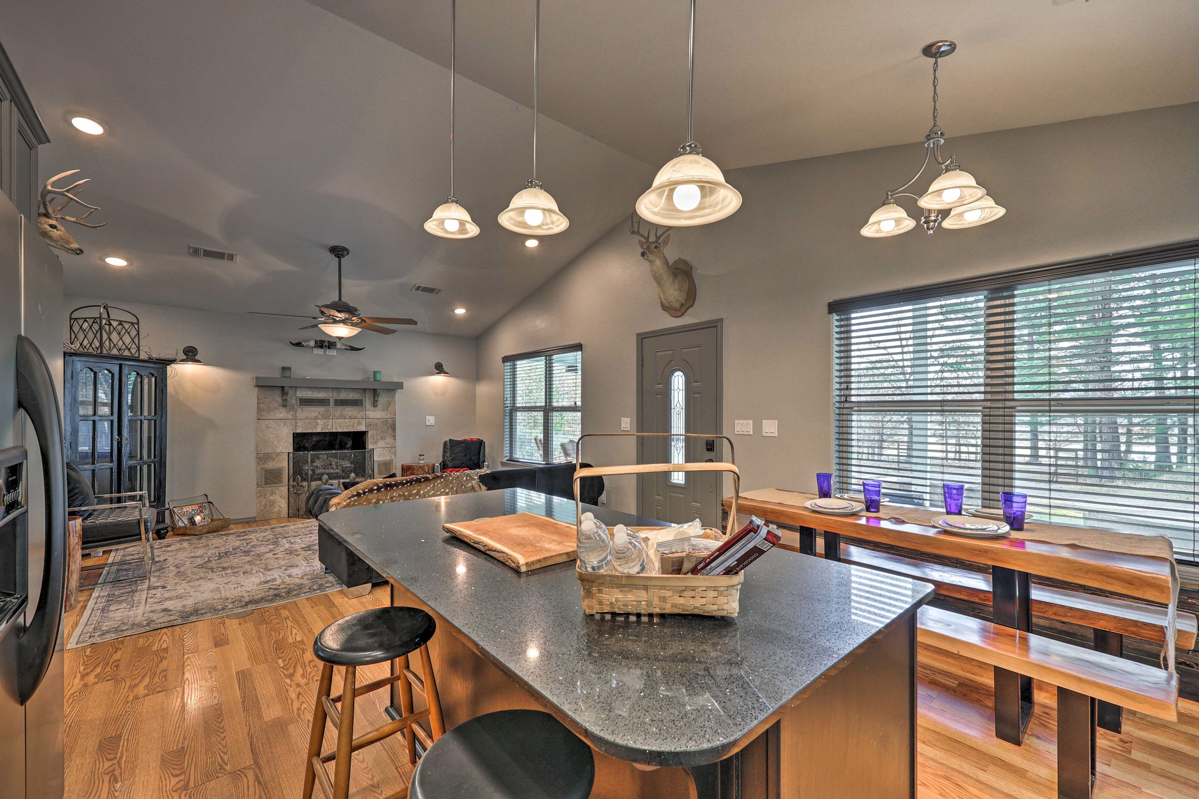 Dining Area | Dishware & Flatware Provided | Trash Bags & Paper Towels Provided