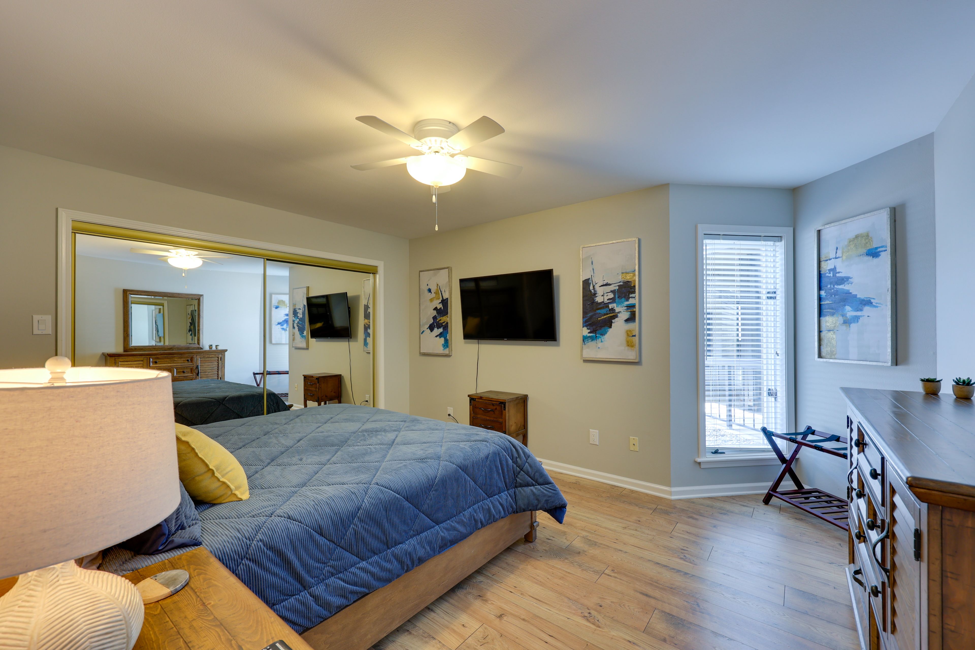 Bedroom 2 | King Bed