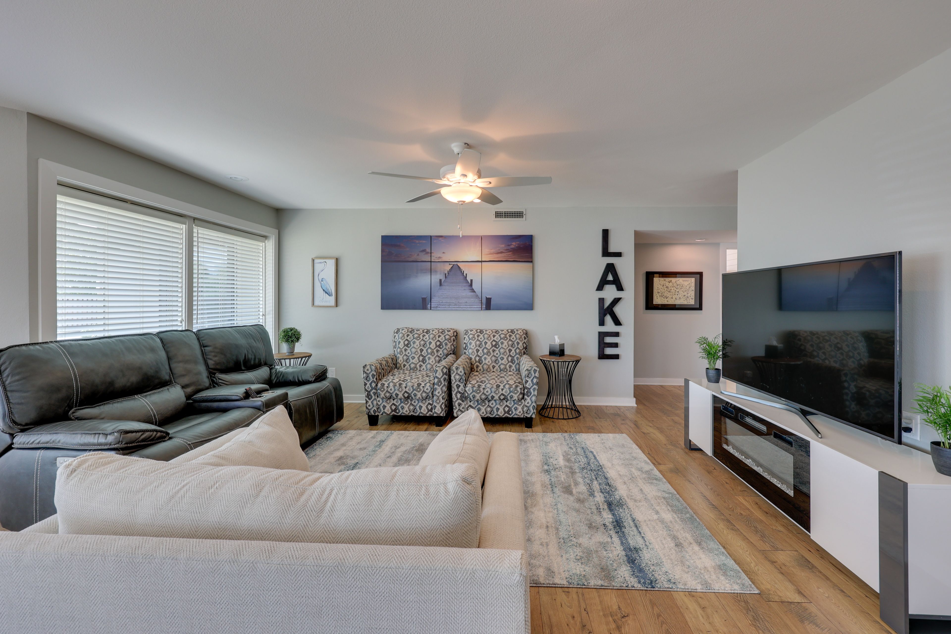 Living Room | Free WiFi | Keyless Entry | Smart TVs | Central A/C