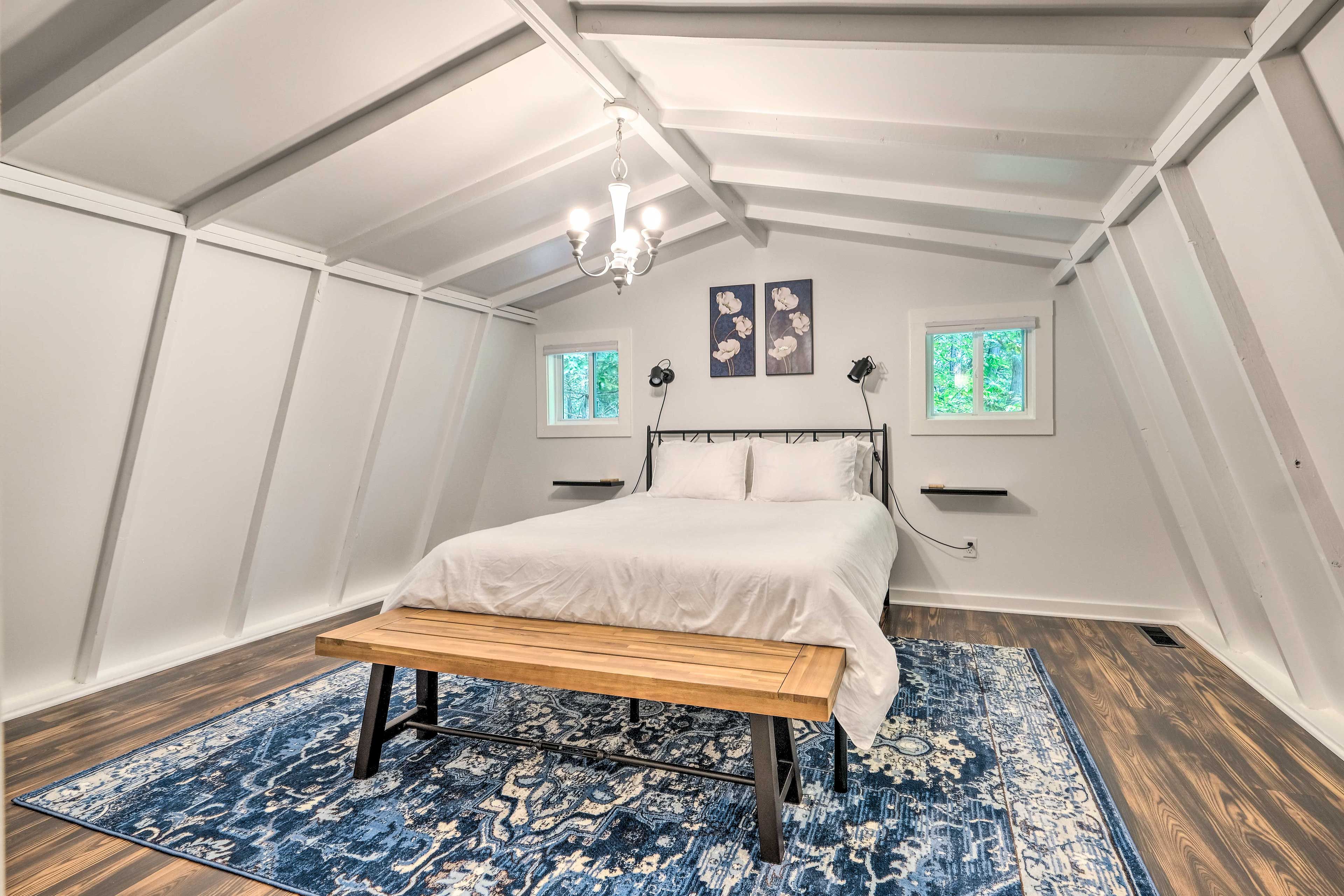 Bedroom 1 | Queen Bed