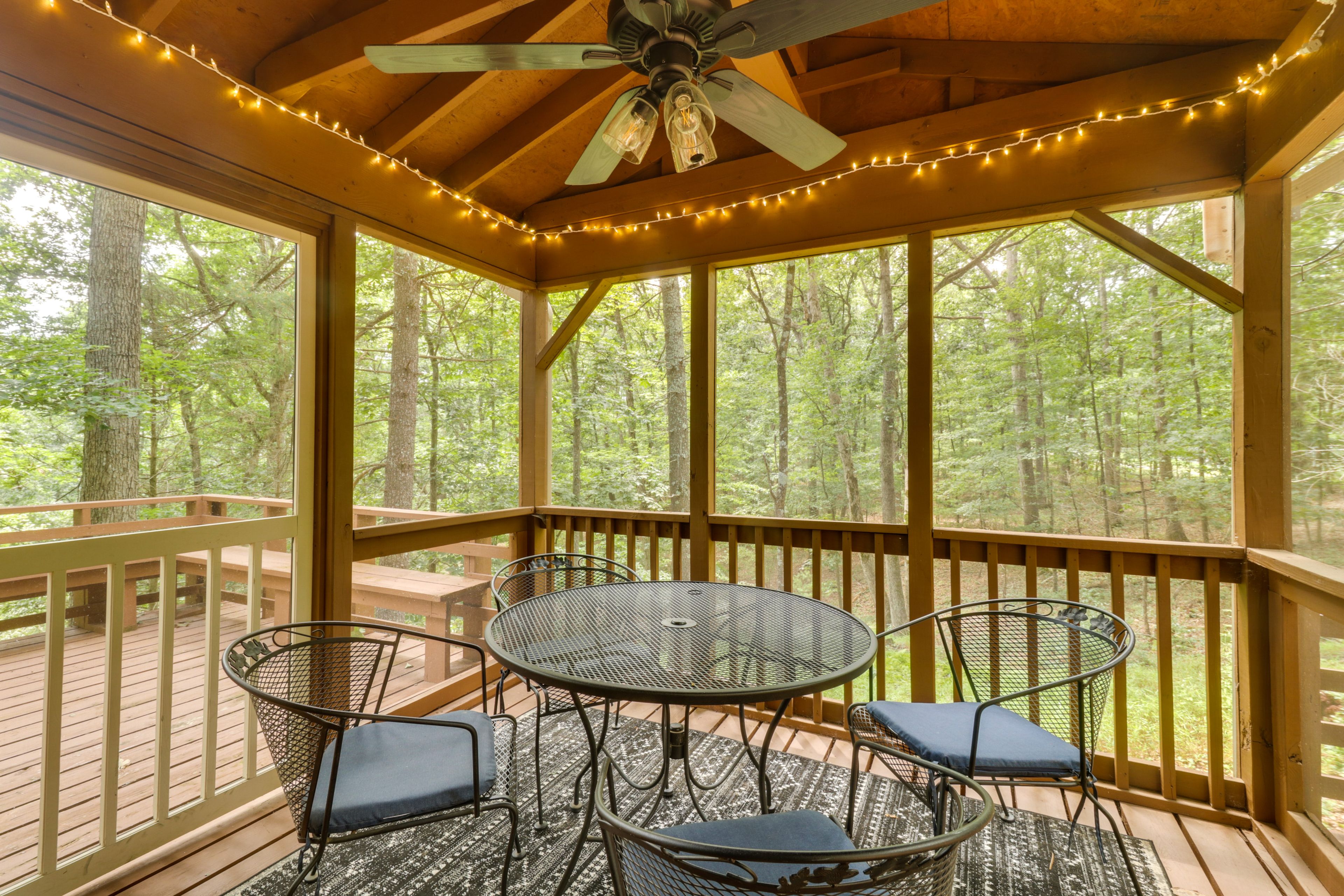 Screened-In Deck | Dining Area