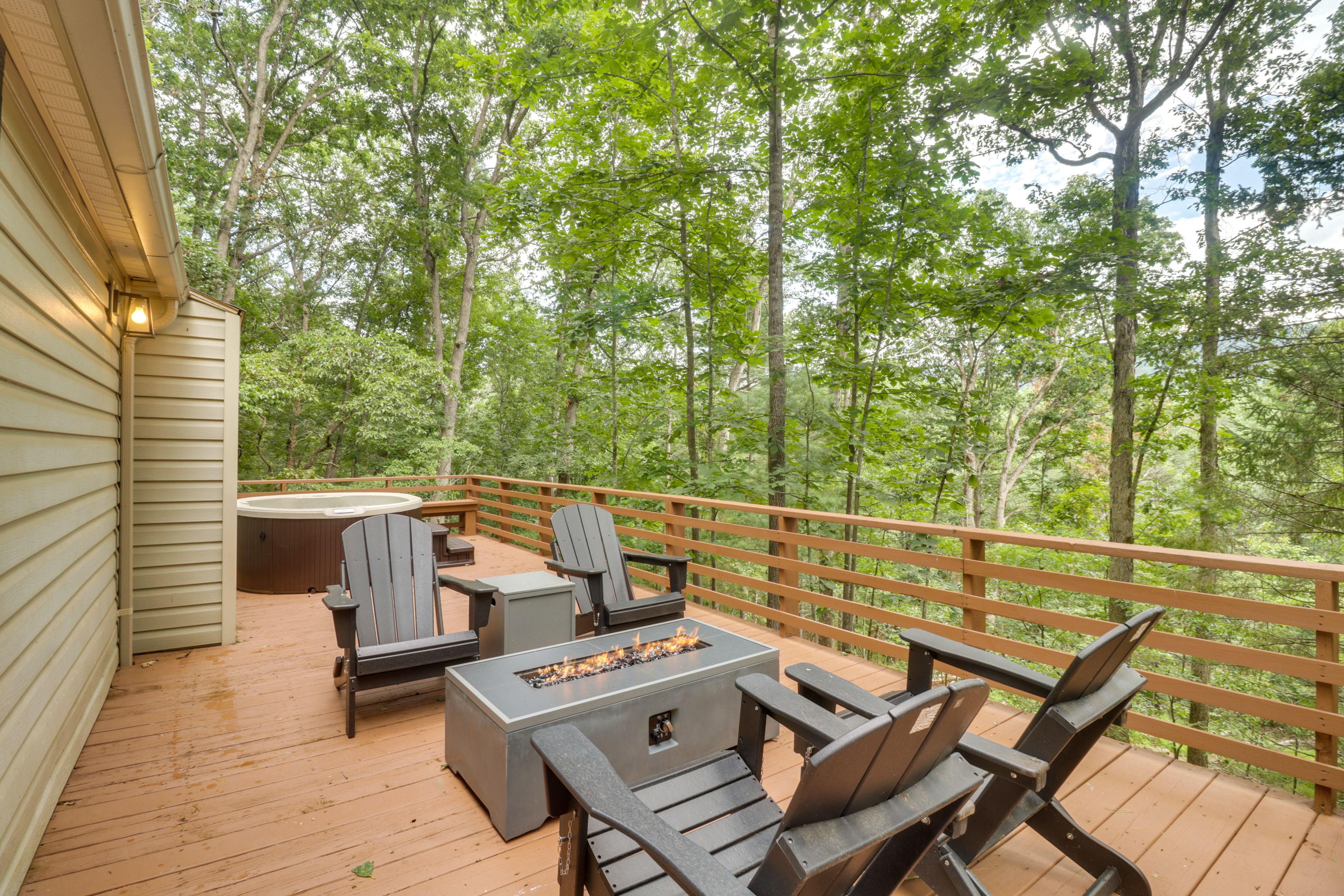 Deck | Fire Pit | Forest Views | Gas Grill | Hot Tub