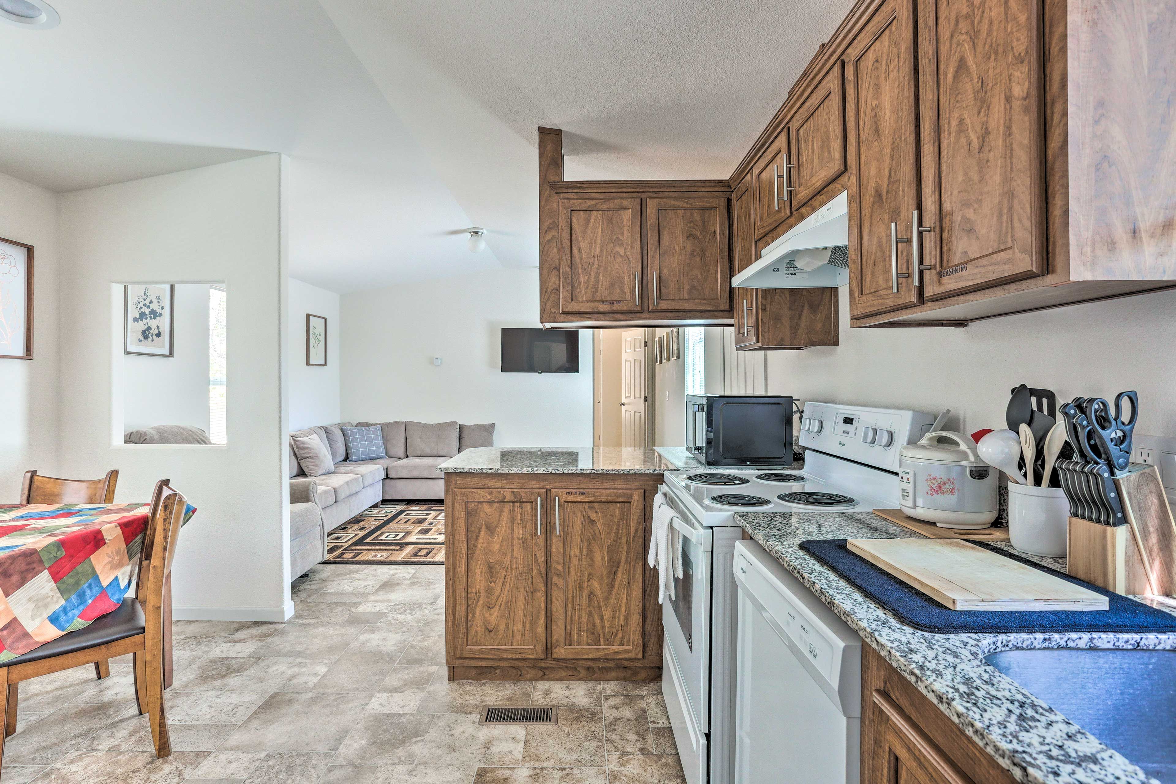 Kitchen | Cooking Basics | Coffee Maker | Paper Towels/Trash Bags Provided