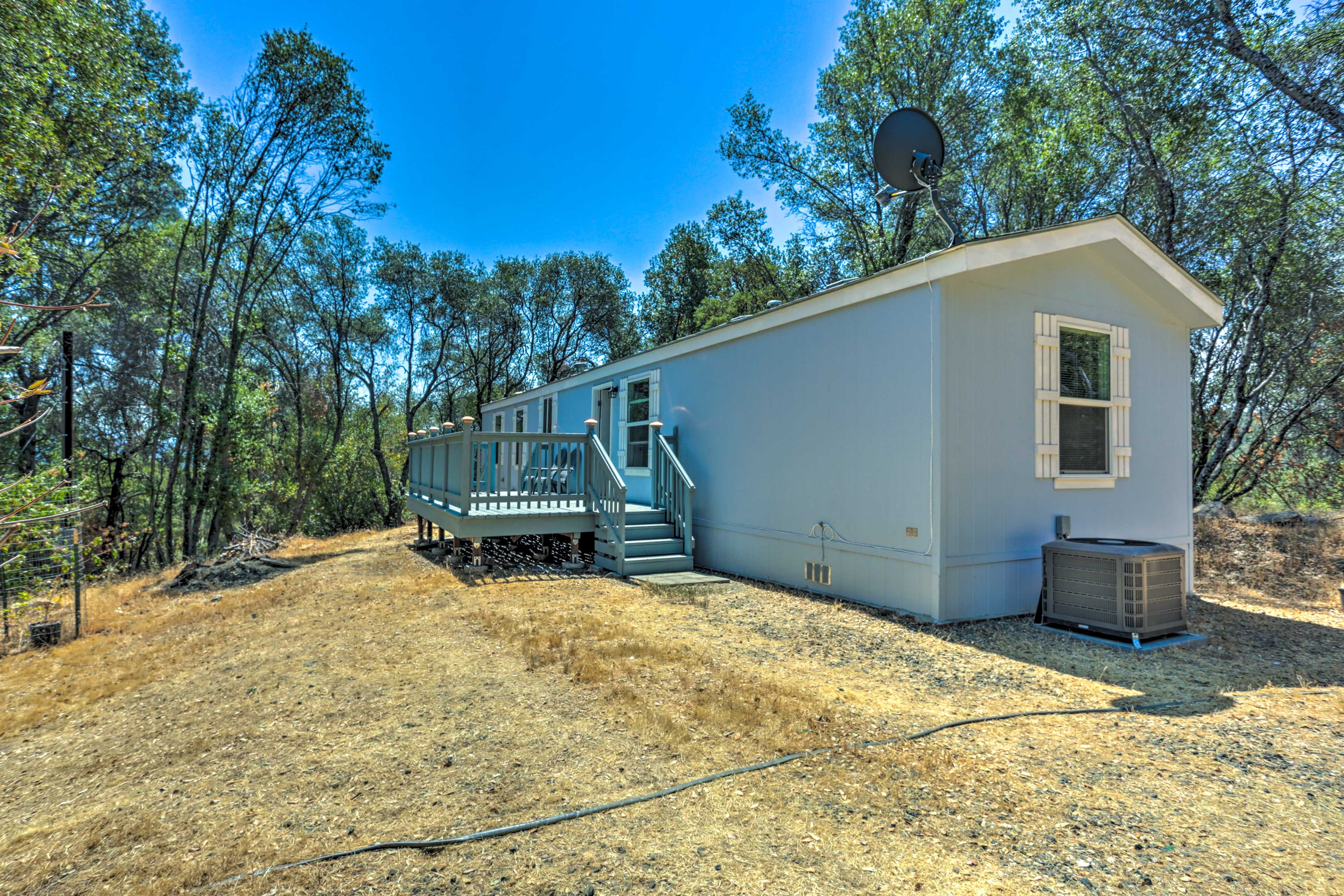Exterior | Parking | Driveway (5 Vehicles) | RVs/Trailers Welcome