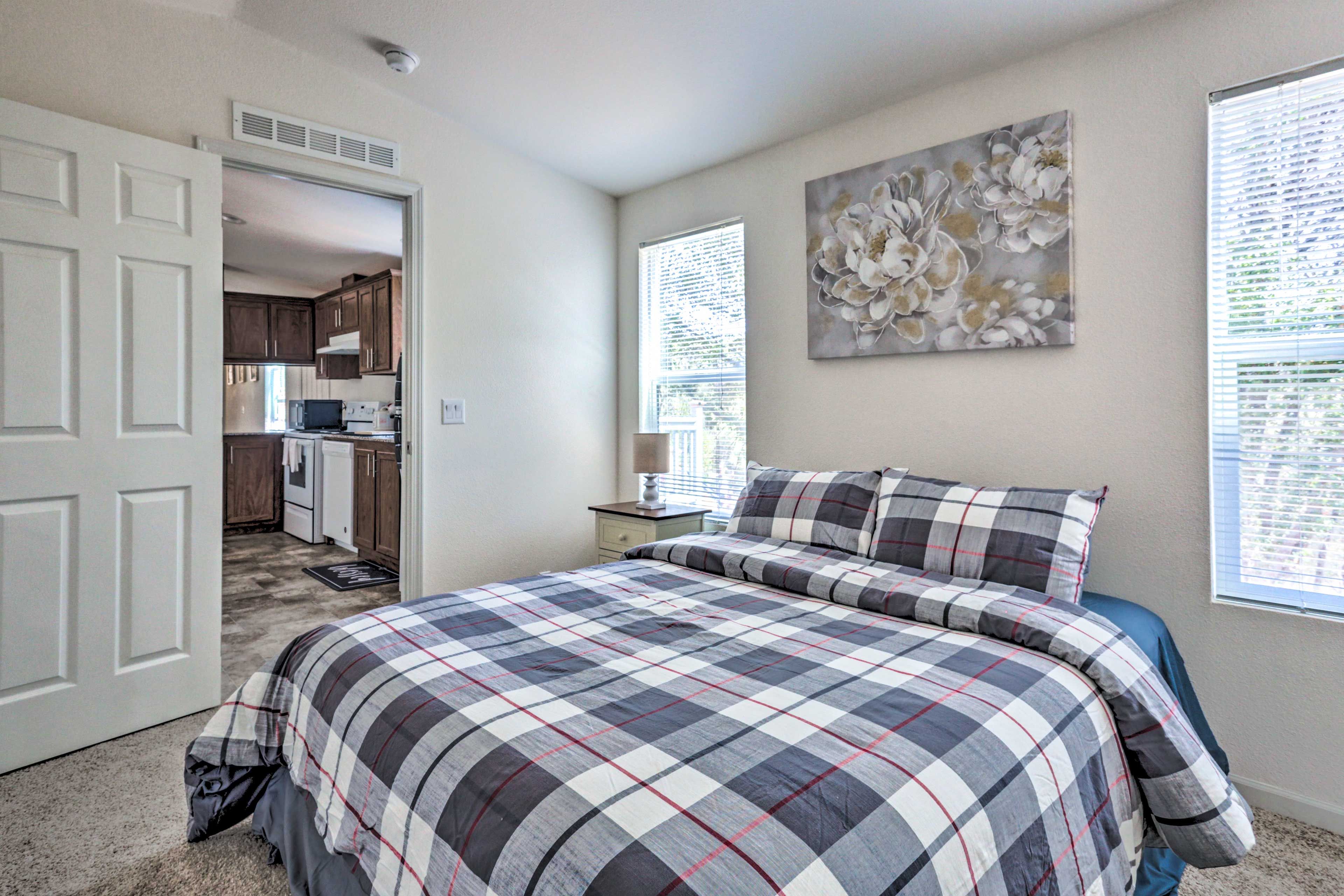Bedroom 2 | Queen Bed