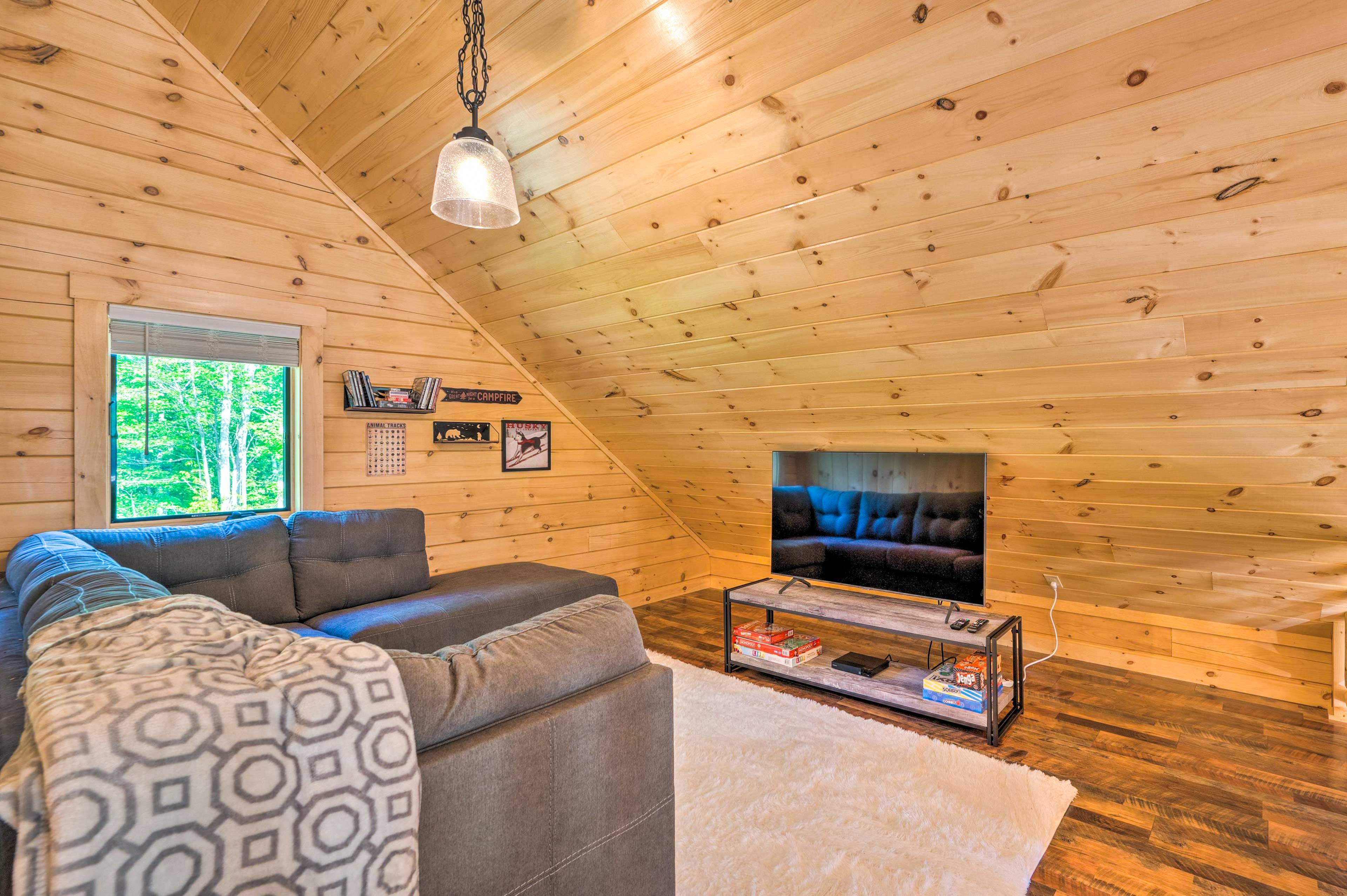 Living Room 2 | Smart TV | DVD Player | Board Games