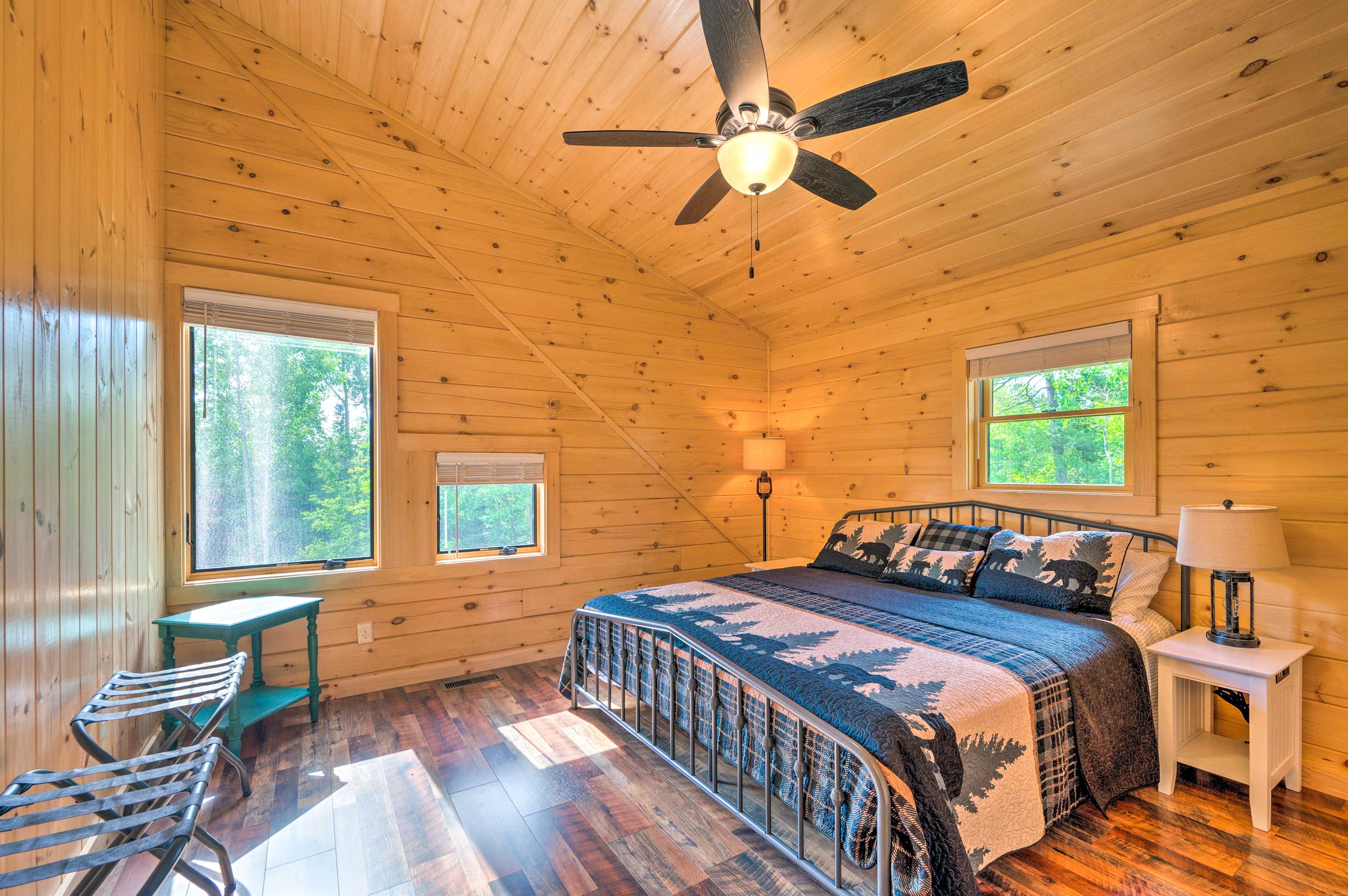Bedroom 2 | King Bed | 2nd Floor | Hangers